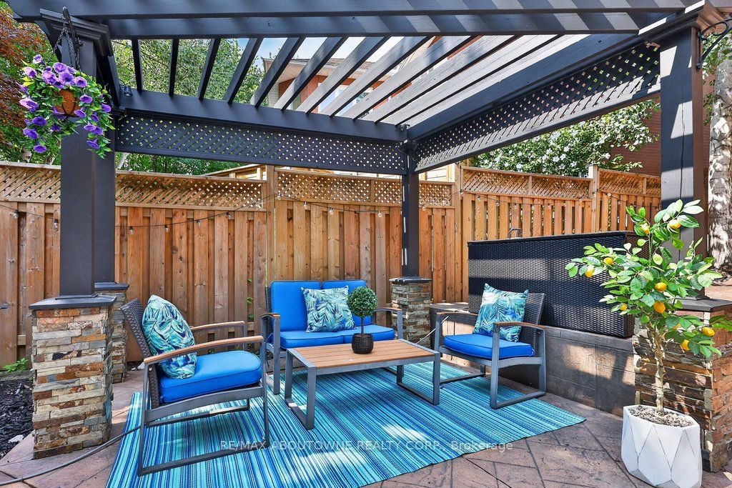 324 Oakridge Court, Oakville ‣ W13802078 324 Oakridge Court, Oakville ‣ W13802078