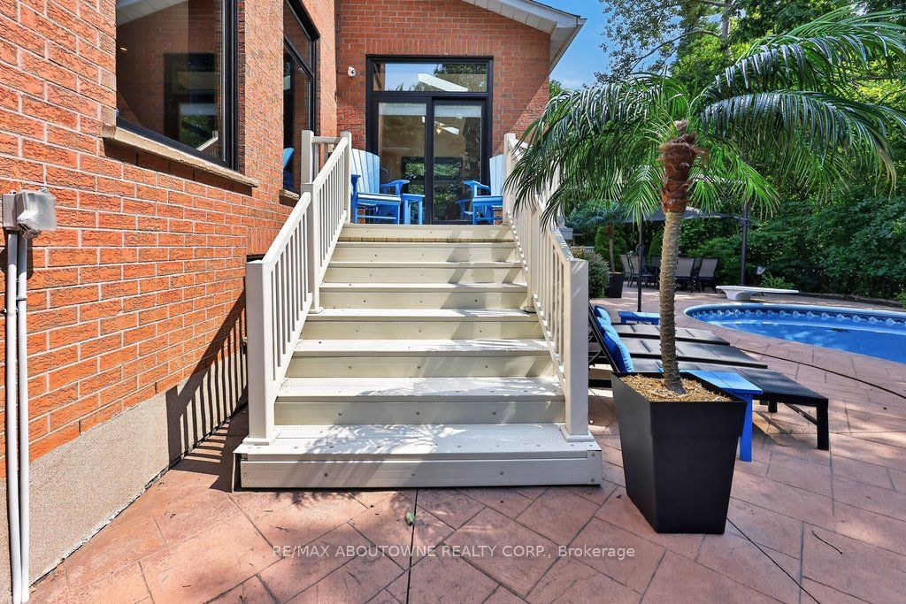 324 Oakridge Court, Oakville ‣ W13802078 324 Oakridge Court, Oakville ‣ W13802078