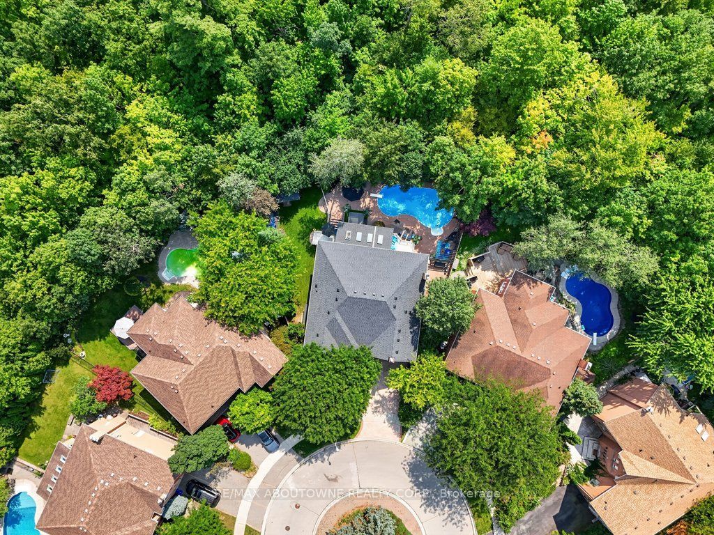 324 Oakridge Court, Oakville ‣ W13802078 324 Oakridge Court, Oakville ‣ W13802078