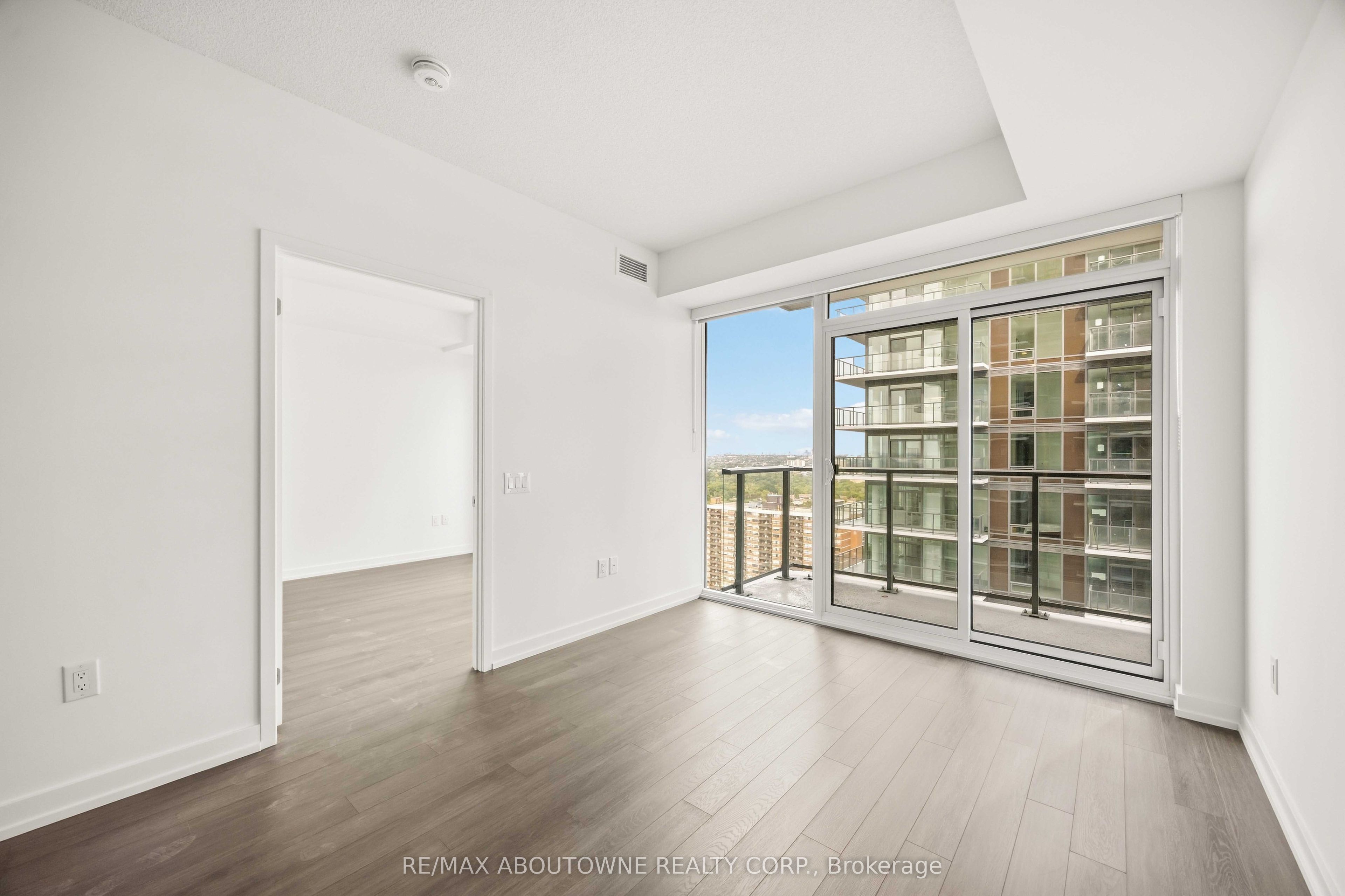 05 – 4010 EGLINTON Avenue, Toronto W09 ‣ W13802994 05 – 4010 EGLINTON Avenue, Toronto W09 ‣ W13802994