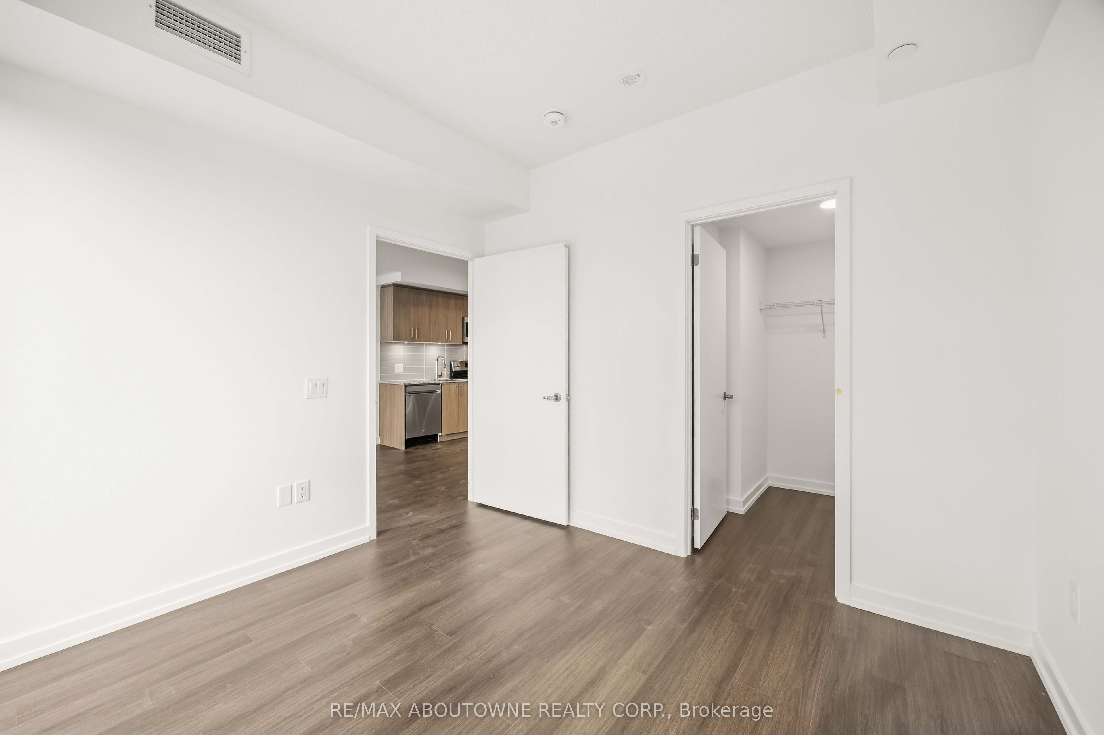 05 – 4010 EGLINTON Avenue, Toronto W09 ‣ W13802994 05 – 4010 EGLINTON Avenue, Toronto W09 ‣ W13802994