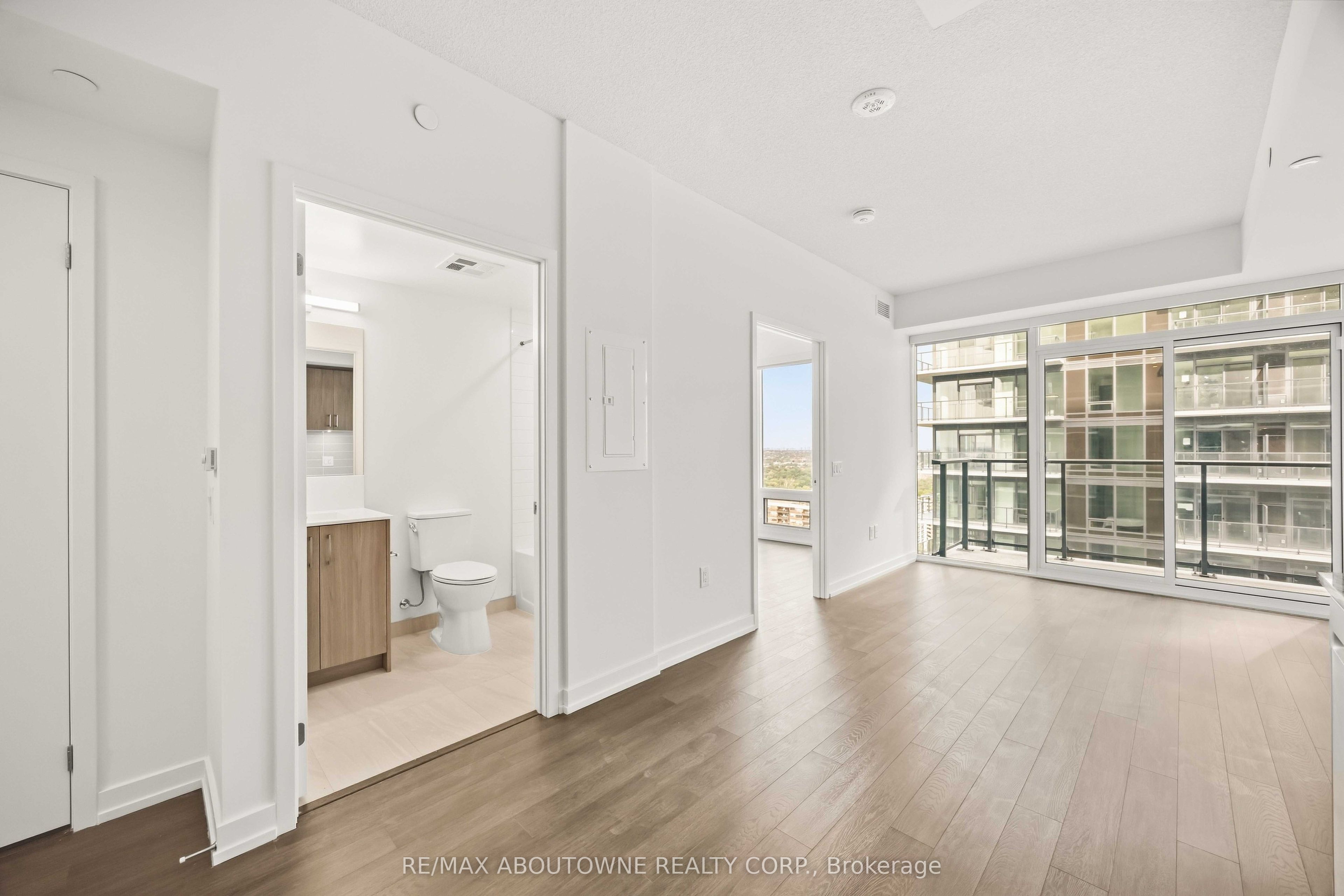 05 – 4010 EGLINTON Avenue, Toronto W09 ‣ W13802994 05 – 4010 EGLINTON Avenue, Toronto W09 ‣ W13802994