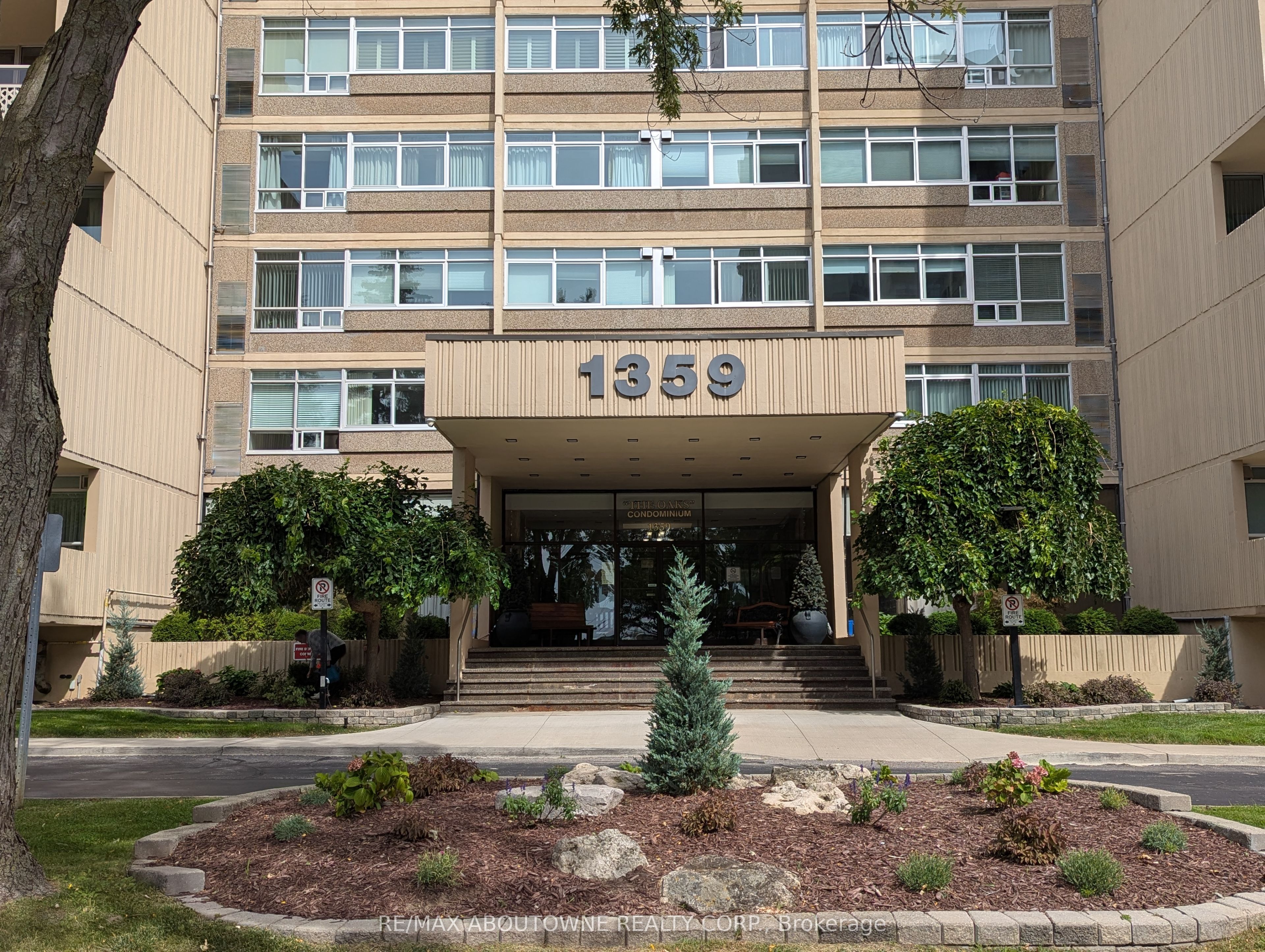 6 – 1359 White Oaks Boulevard, Oakville