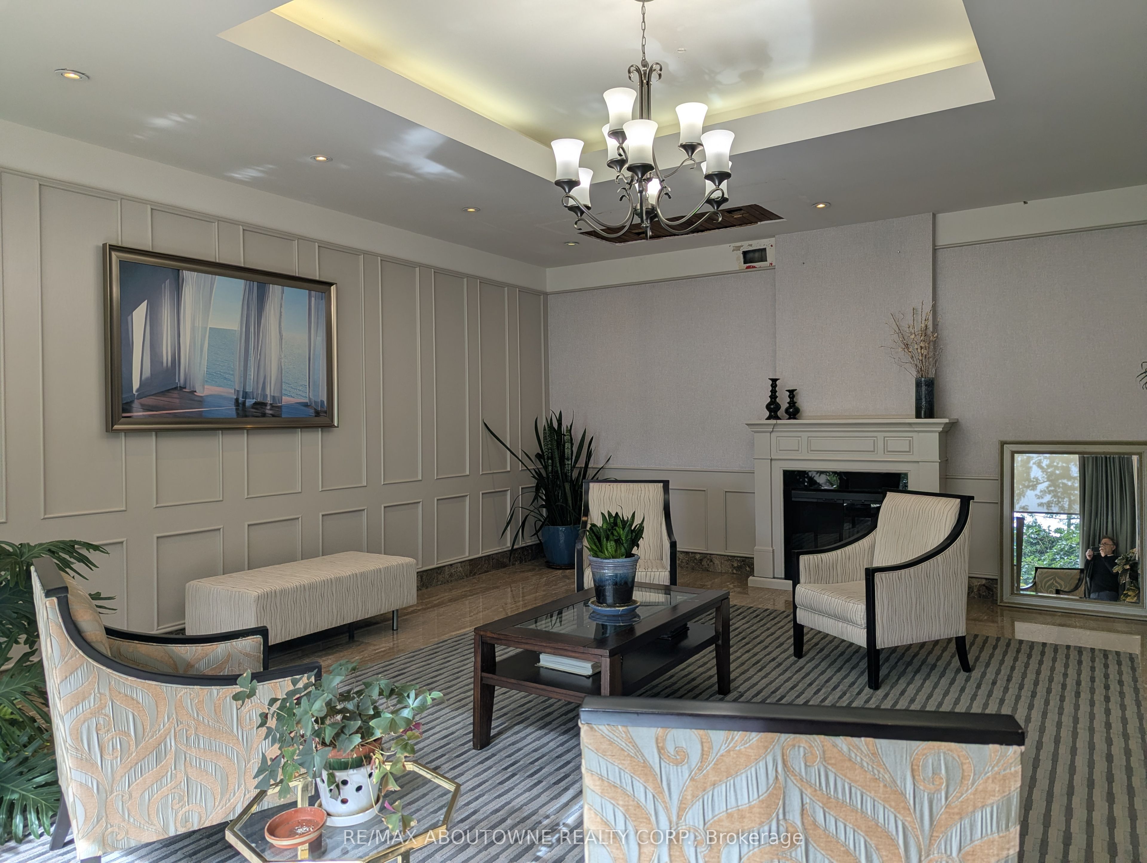 6 – 1359 White Oaks Boulevard, Oakville ‣ W13818032 6 – 1359 White Oaks Boulevard, Oakville ‣ W13818032