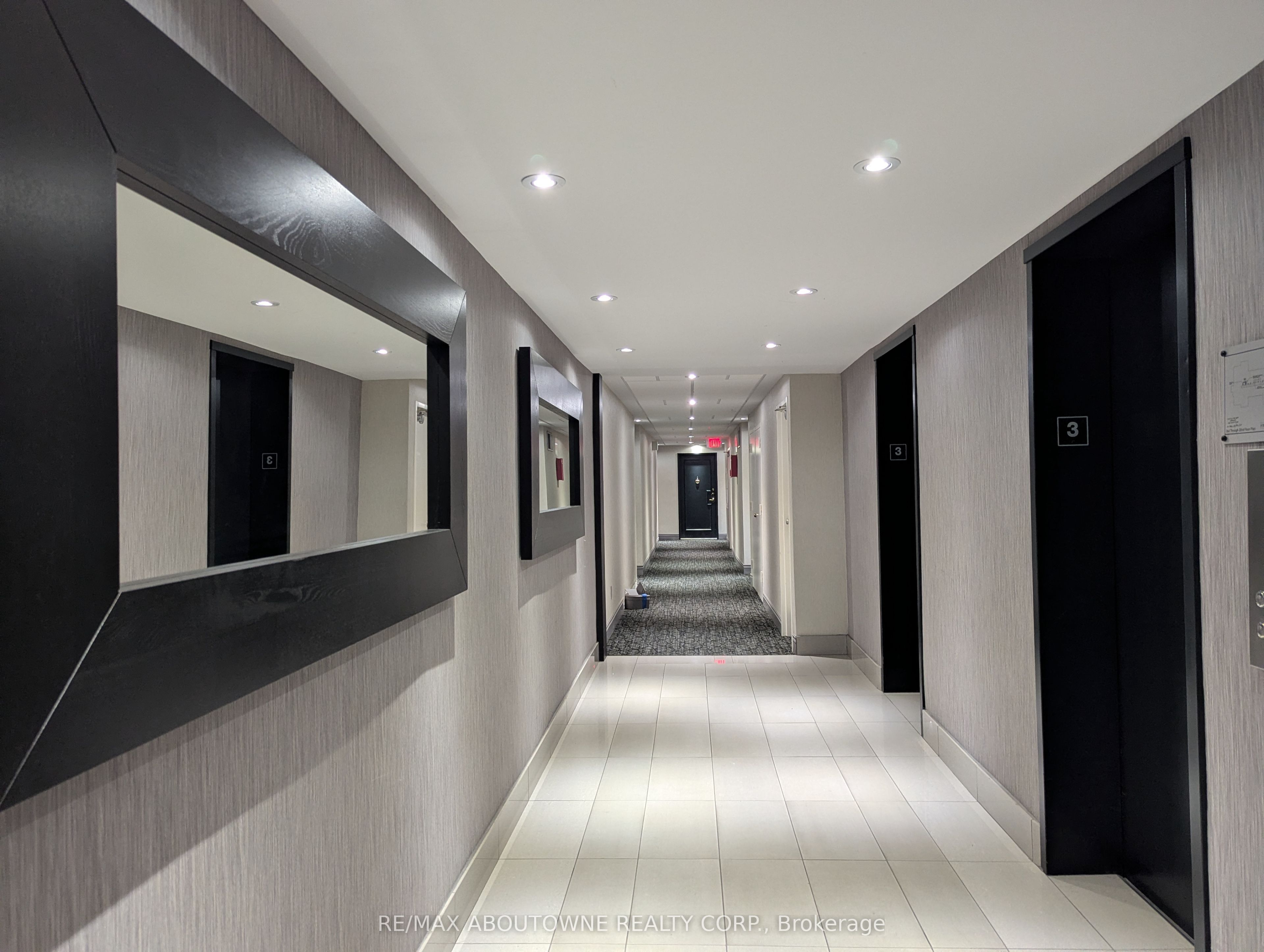 6 – 1359 White Oaks Boulevard, Oakville ‣ W13818032 6 – 1359 White Oaks Boulevard, Oakville ‣ W13818032