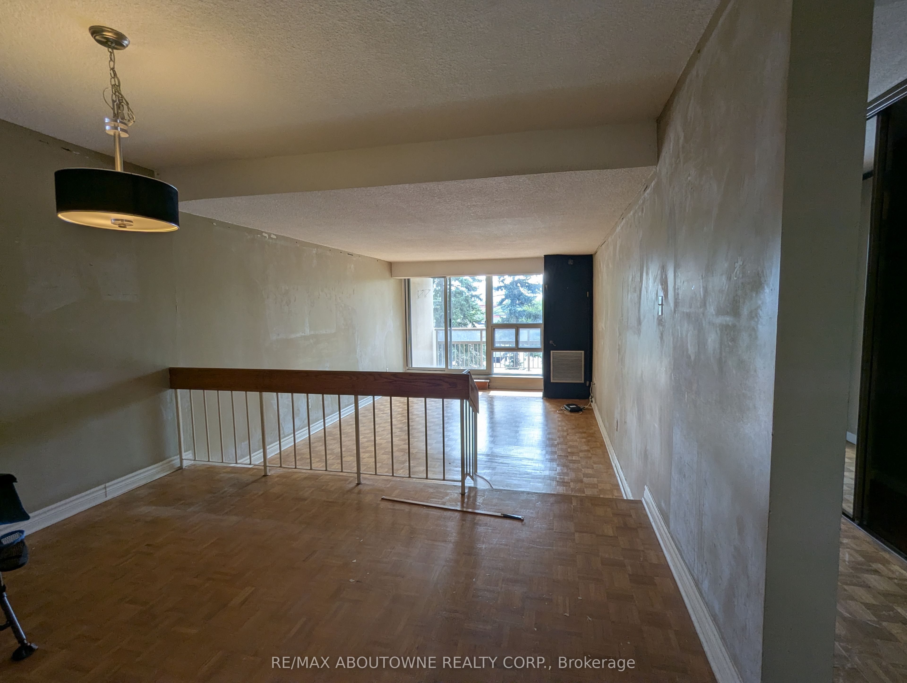 6 – 1359 White Oaks Boulevard, Oakville ‣ W13818032 6 – 1359 White Oaks Boulevard, Oakville ‣ W13818032