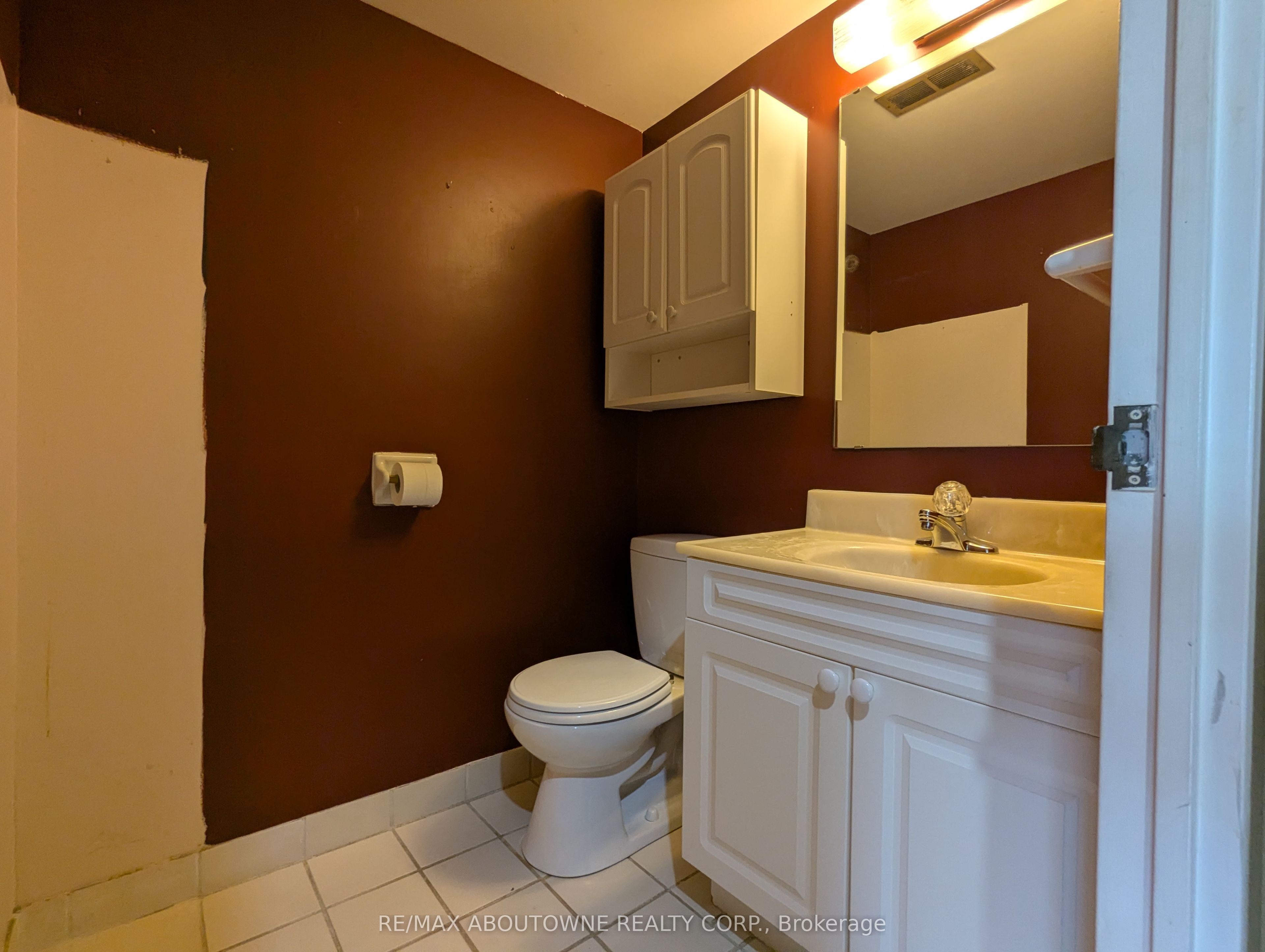 6 – 1359 White Oaks Boulevard, Oakville ‣ W13818032 6 – 1359 White Oaks Boulevard, Oakville ‣ W13818032