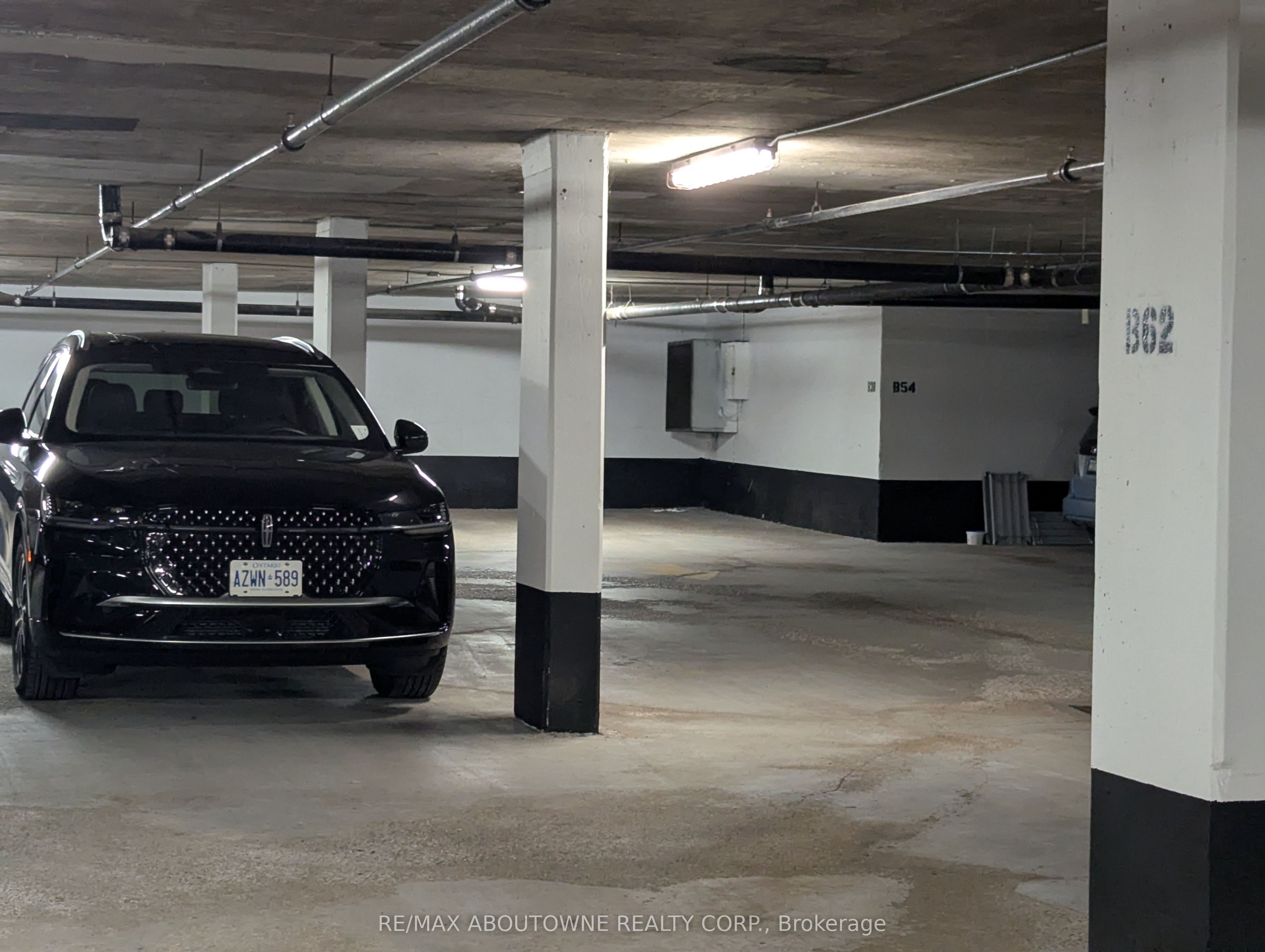 6 – 1359 White Oaks Boulevard, Oakville ‣ W13818032 6 – 1359 White Oaks Boulevard, Oakville ‣ W13818032