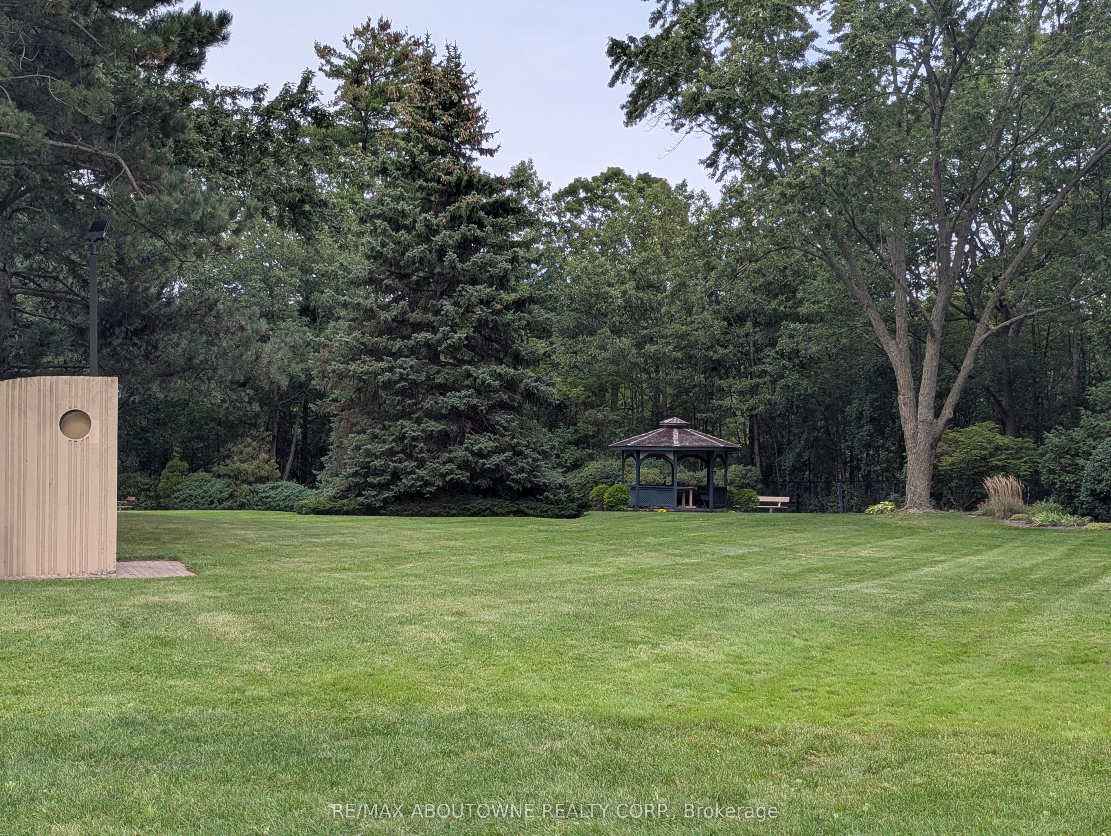 6 – 1359 White Oaks Boulevard, Oakville ‣ W13818032 6 – 1359 White Oaks Boulevard, Oakville ‣ W13818032