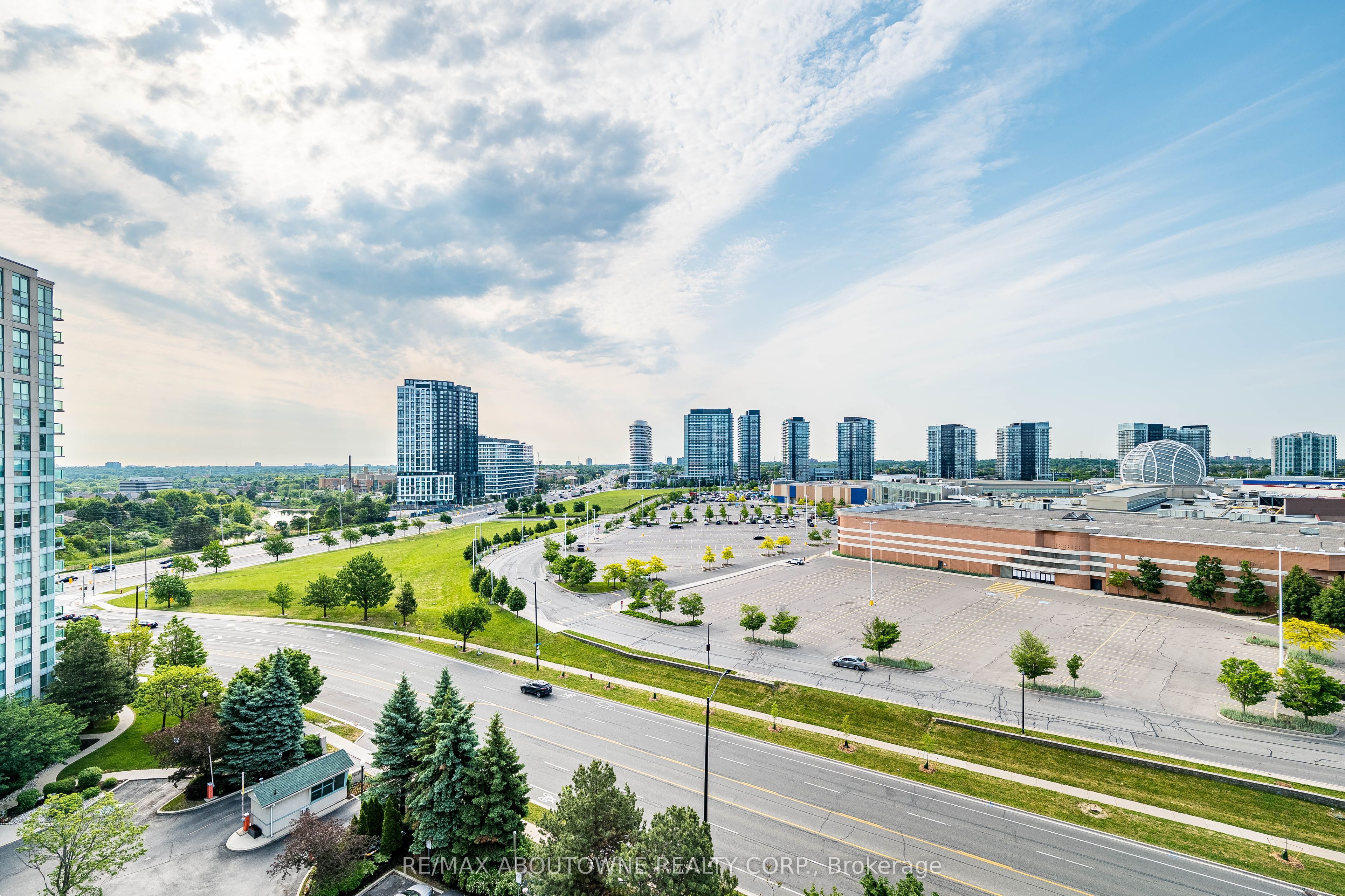 2 – 2585 Erin Centre Boulevard, Mississauga ‣ W13821150 2 – 2585 Erin Centre Boulevard, Mississauga ‣ W13821150
