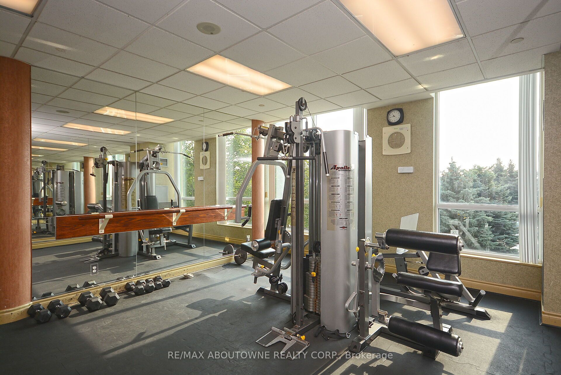 2 – 2585 Erin Centre Boulevard, Mississauga ‣ W13821150 2 – 2585 Erin Centre Boulevard, Mississauga ‣ W13821150
