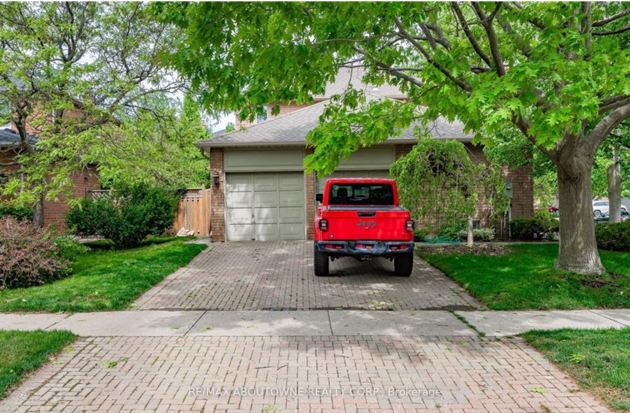 500 Blenheim Crescent, Oakville ‣ W13821154 500 Blenheim Crescent, Oakville ‣ W13821154