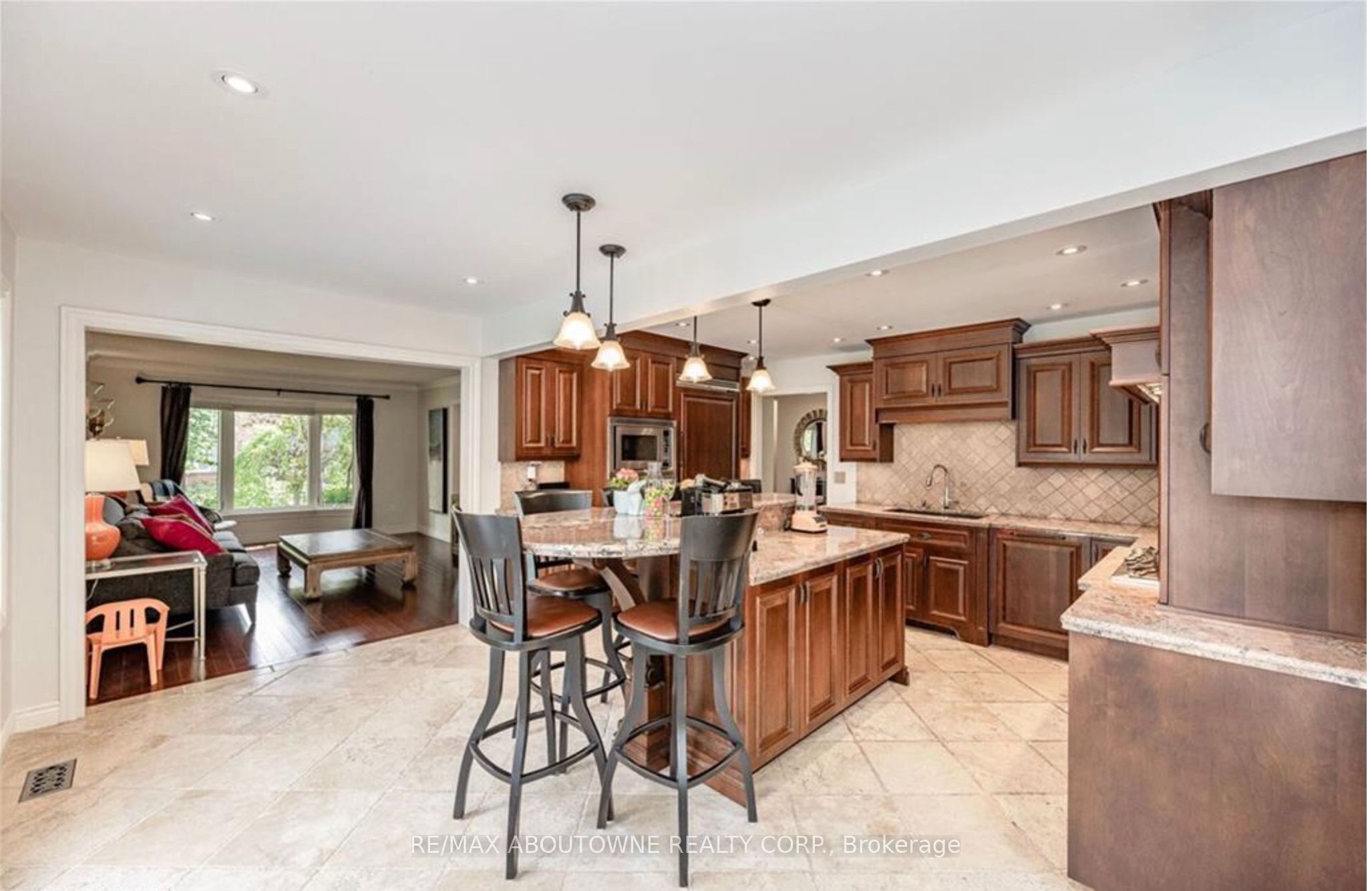 500 Blenheim Crescent, Oakville ‣ W13821154 500 Blenheim Crescent, Oakville ‣ W13821154