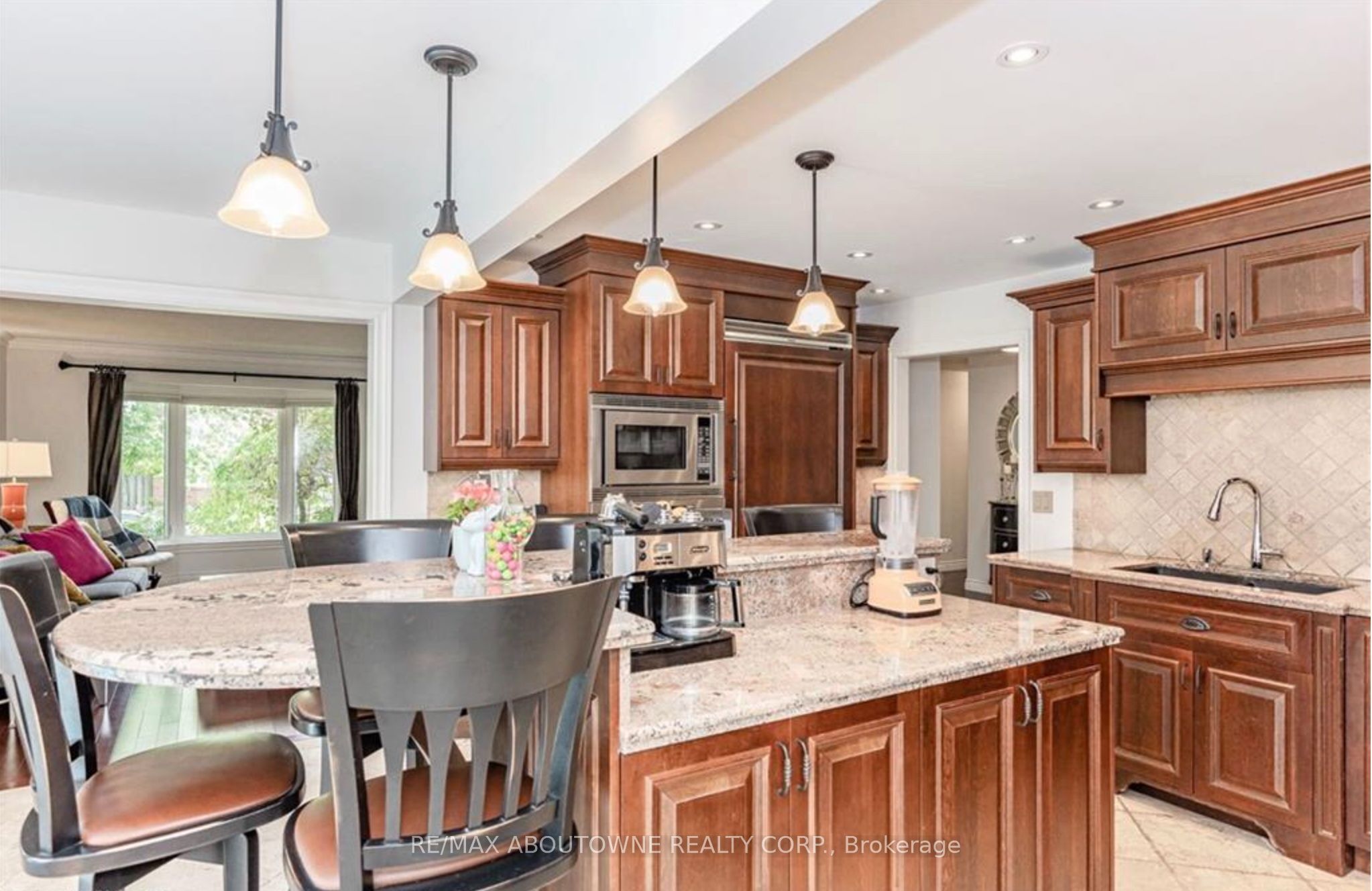 500 Blenheim Crescent, Oakville ‣ W13821154 500 Blenheim Crescent, Oakville ‣ W13821154