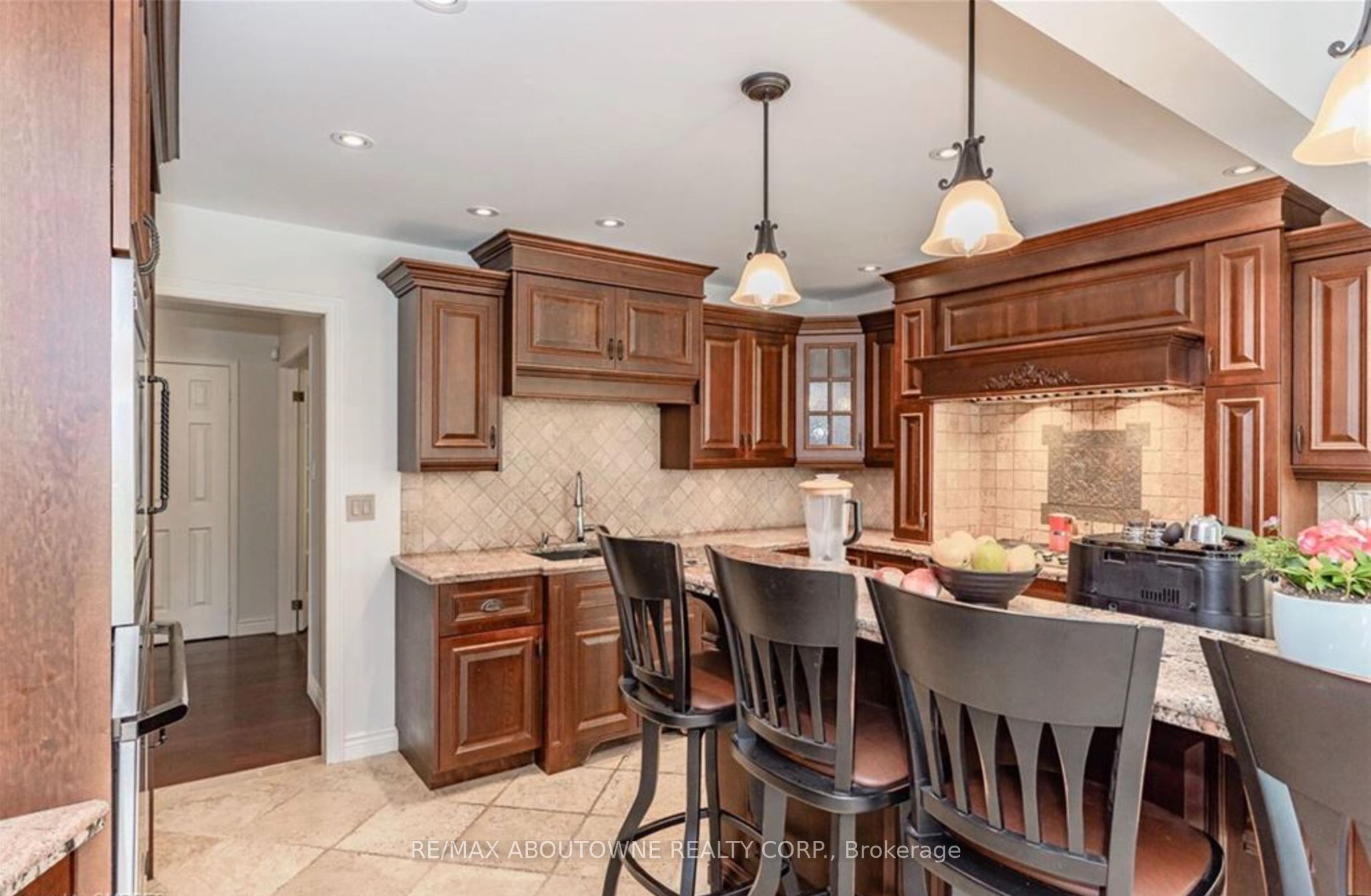 500 Blenheim Crescent, Oakville ‣ W13821154 500 Blenheim Crescent, Oakville ‣ W13821154
