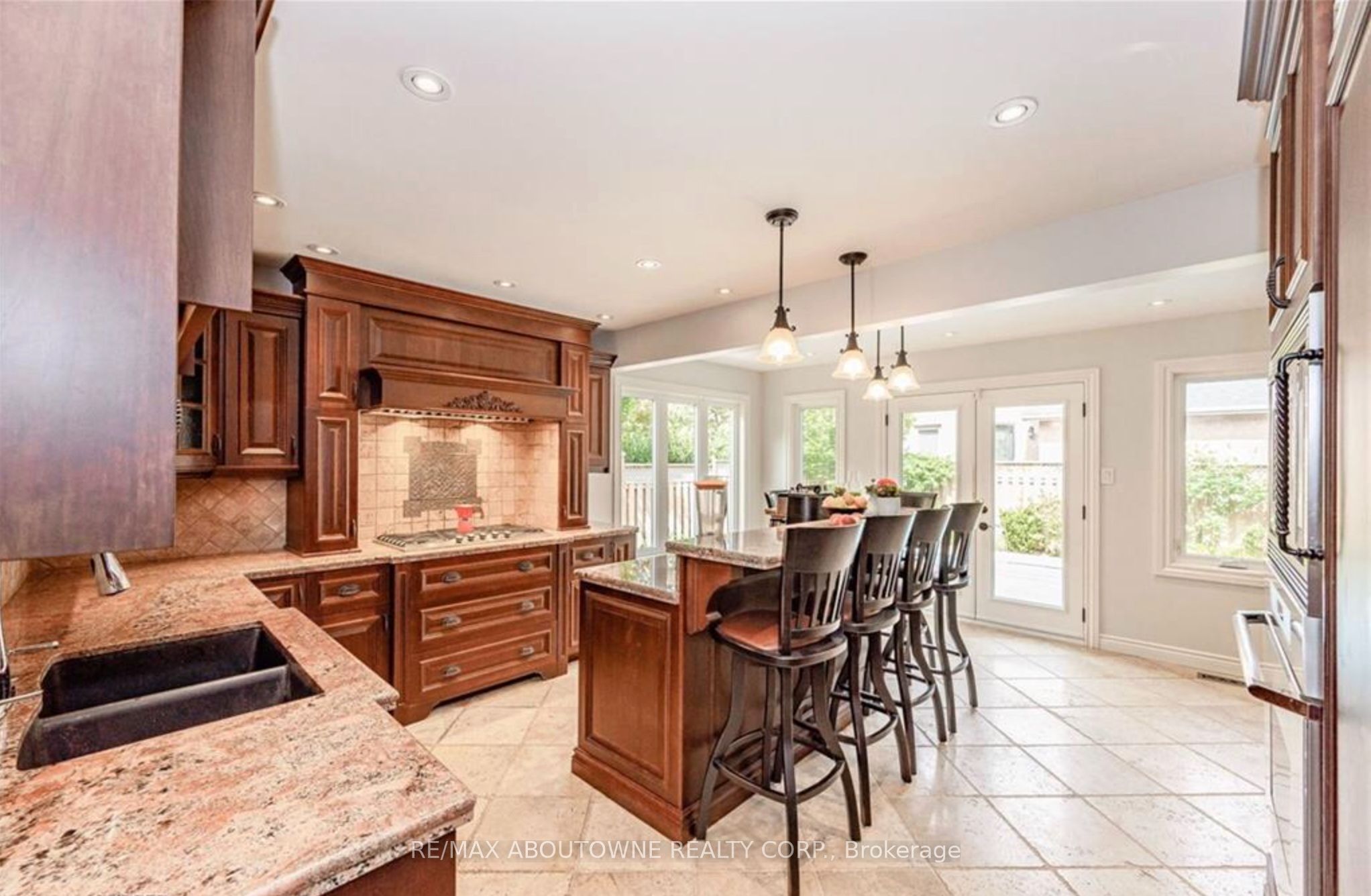 500 Blenheim Crescent, Oakville ‣ W13821154 500 Blenheim Crescent, Oakville ‣ W13821154