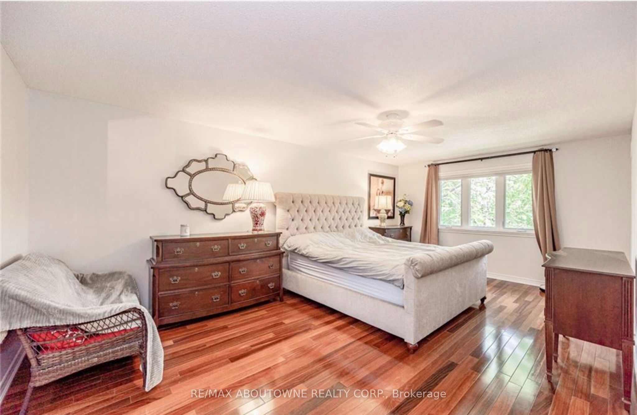 500 Blenheim Crescent, Oakville ‣ W13821154 500 Blenheim Crescent, Oakville ‣ W13821154