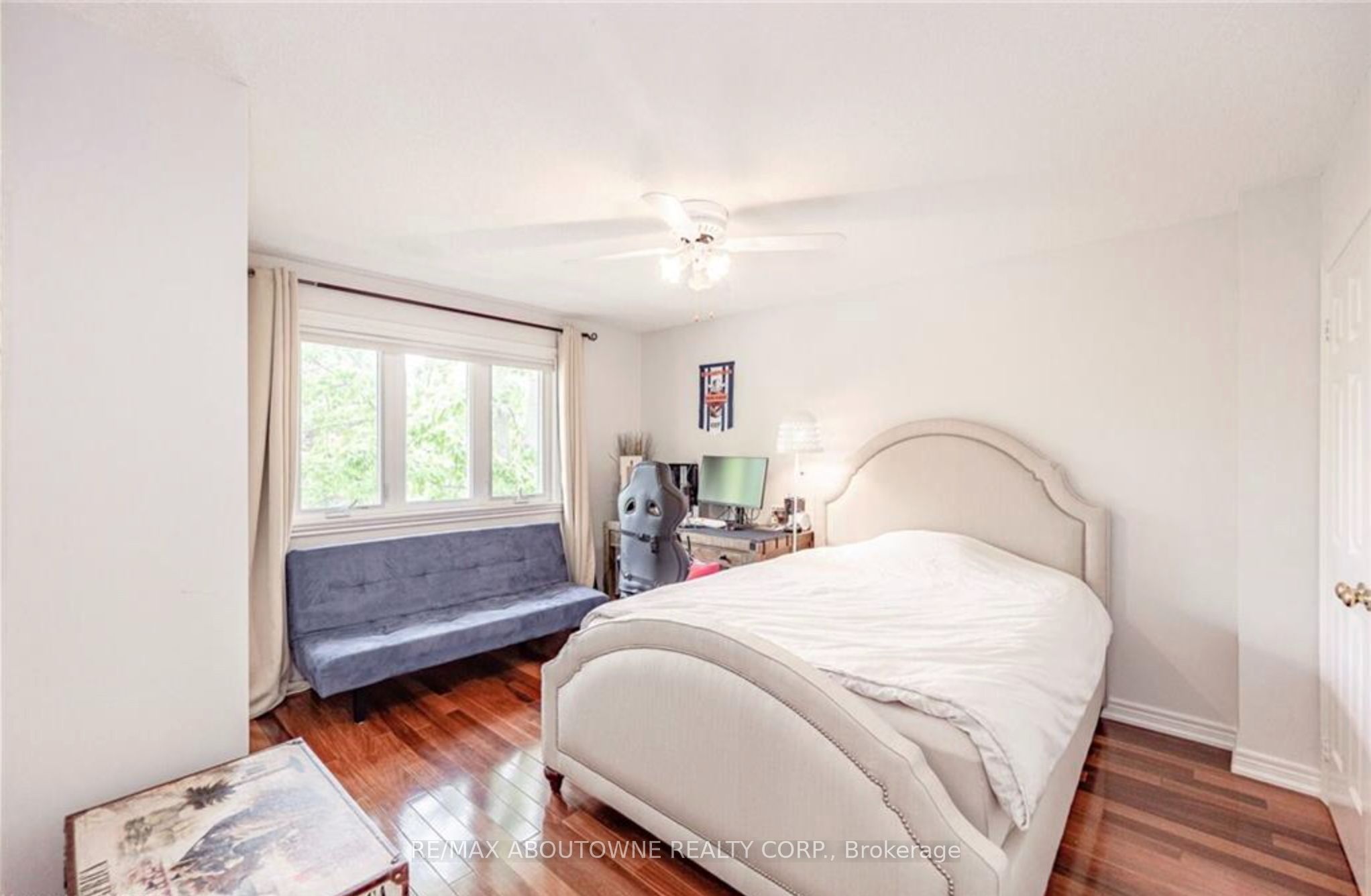 500 Blenheim Crescent, Oakville ‣ W13821154 500 Blenheim Crescent, Oakville ‣ W13821154