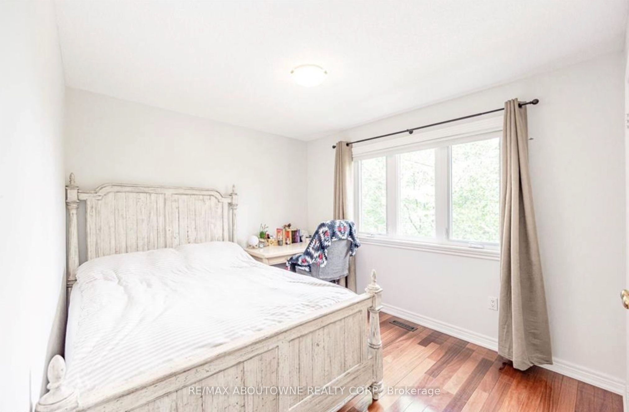 500 Blenheim Crescent, Oakville ‣ W13821154 500 Blenheim Crescent, Oakville ‣ W13821154