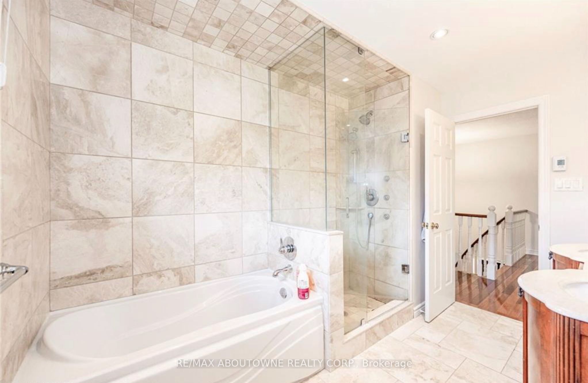 500 Blenheim Crescent, Oakville ‣ W13821154 500 Blenheim Crescent, Oakville ‣ W13821154