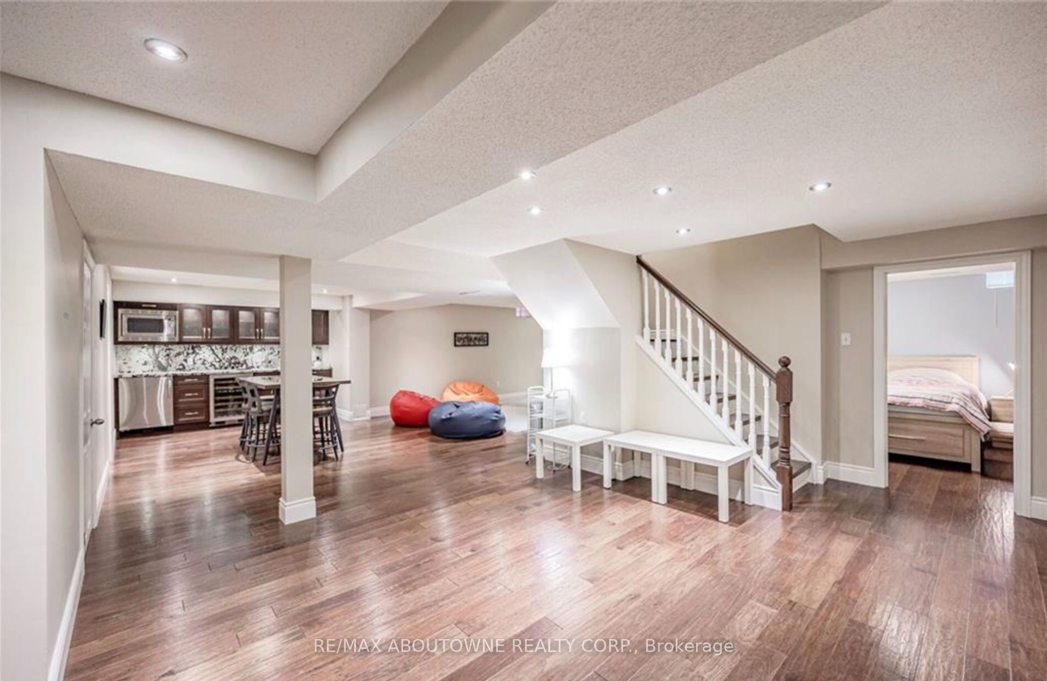 500 Blenheim Crescent, Oakville ‣ W13821154 500 Blenheim Crescent, Oakville ‣ W13821154