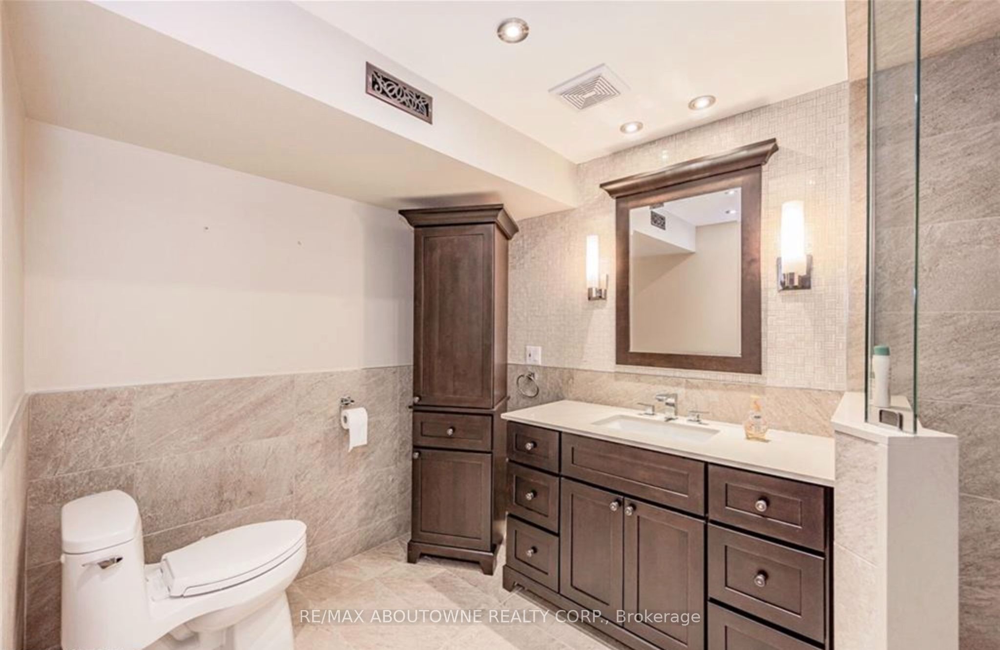 500 Blenheim Crescent, Oakville ‣ W13821154 500 Blenheim Crescent, Oakville ‣ W13821154