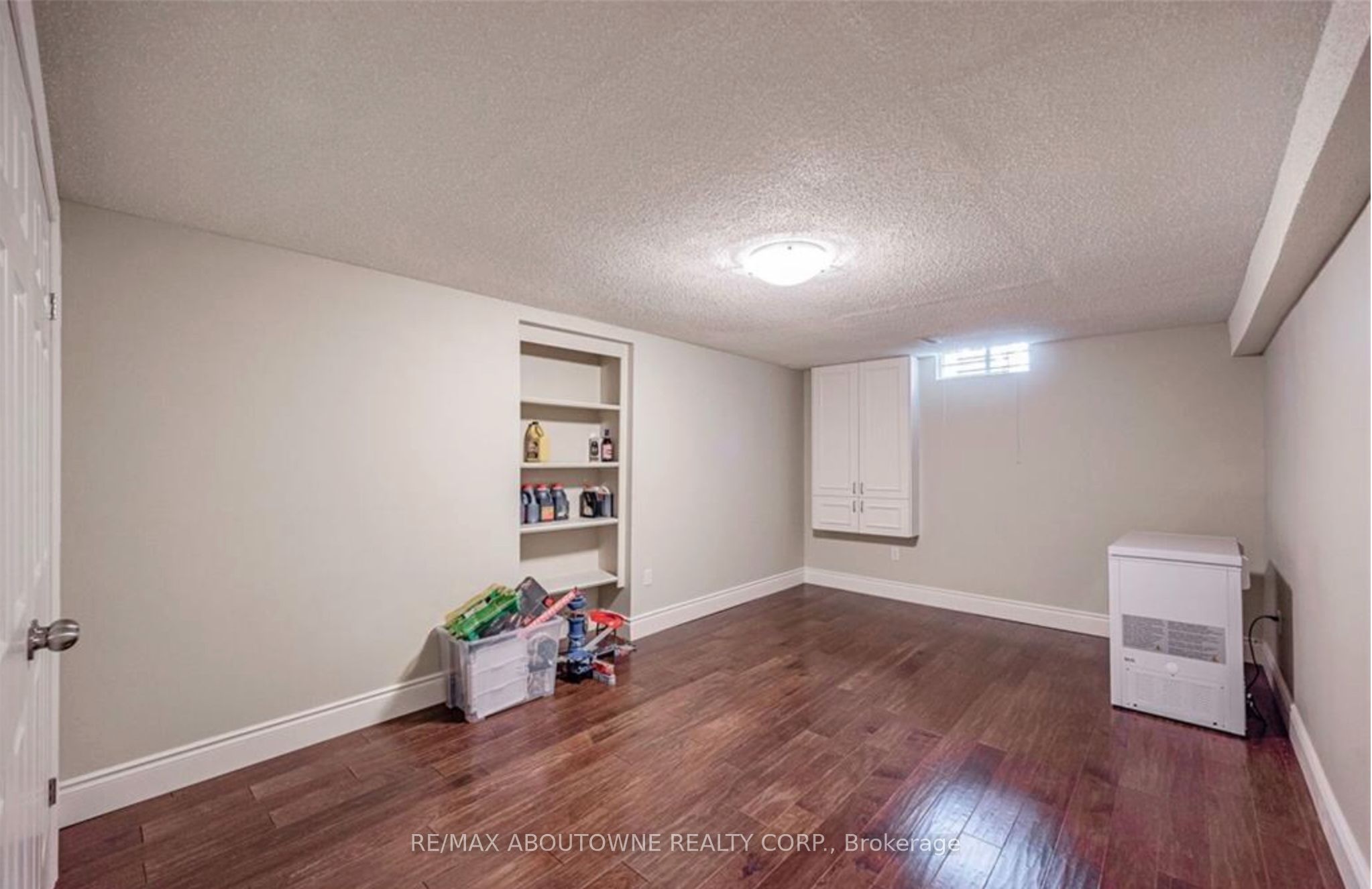 500 Blenheim Crescent, Oakville ‣ W13821154 500 Blenheim Crescent, Oakville ‣ W13821154