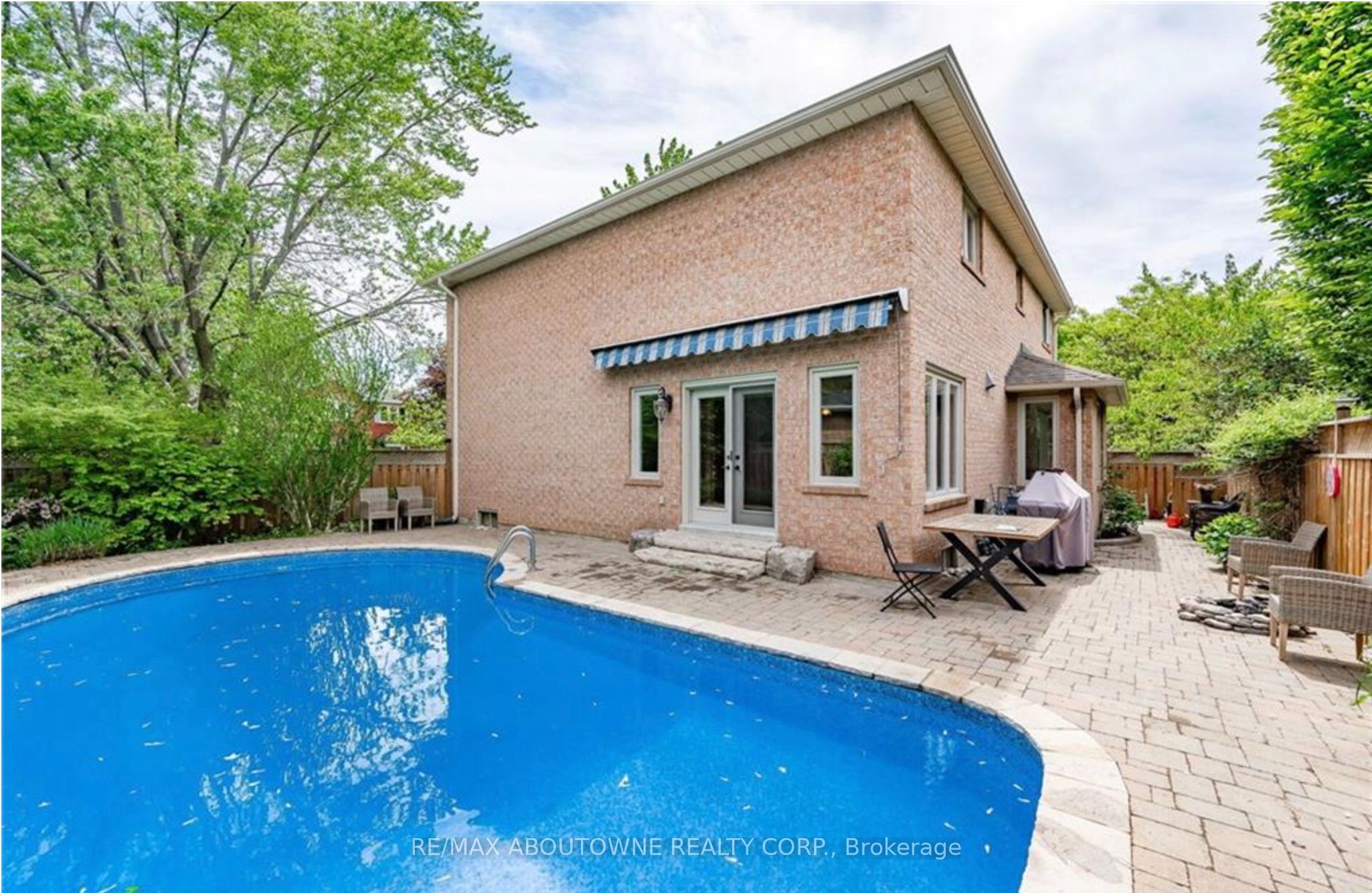 500 Blenheim Crescent, Oakville ‣ W13821154 500 Blenheim Crescent, Oakville ‣ W13821154