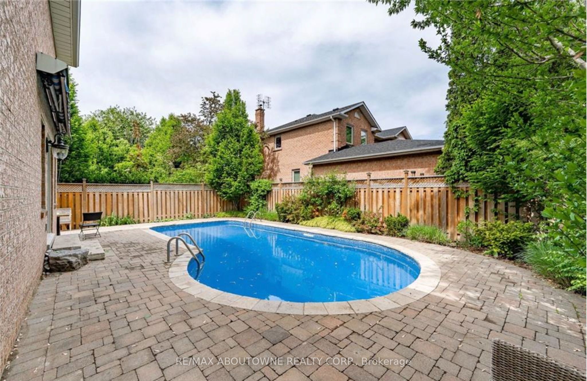 500 Blenheim Crescent, Oakville ‣ W13821154 500 Blenheim Crescent, Oakville ‣ W13821154