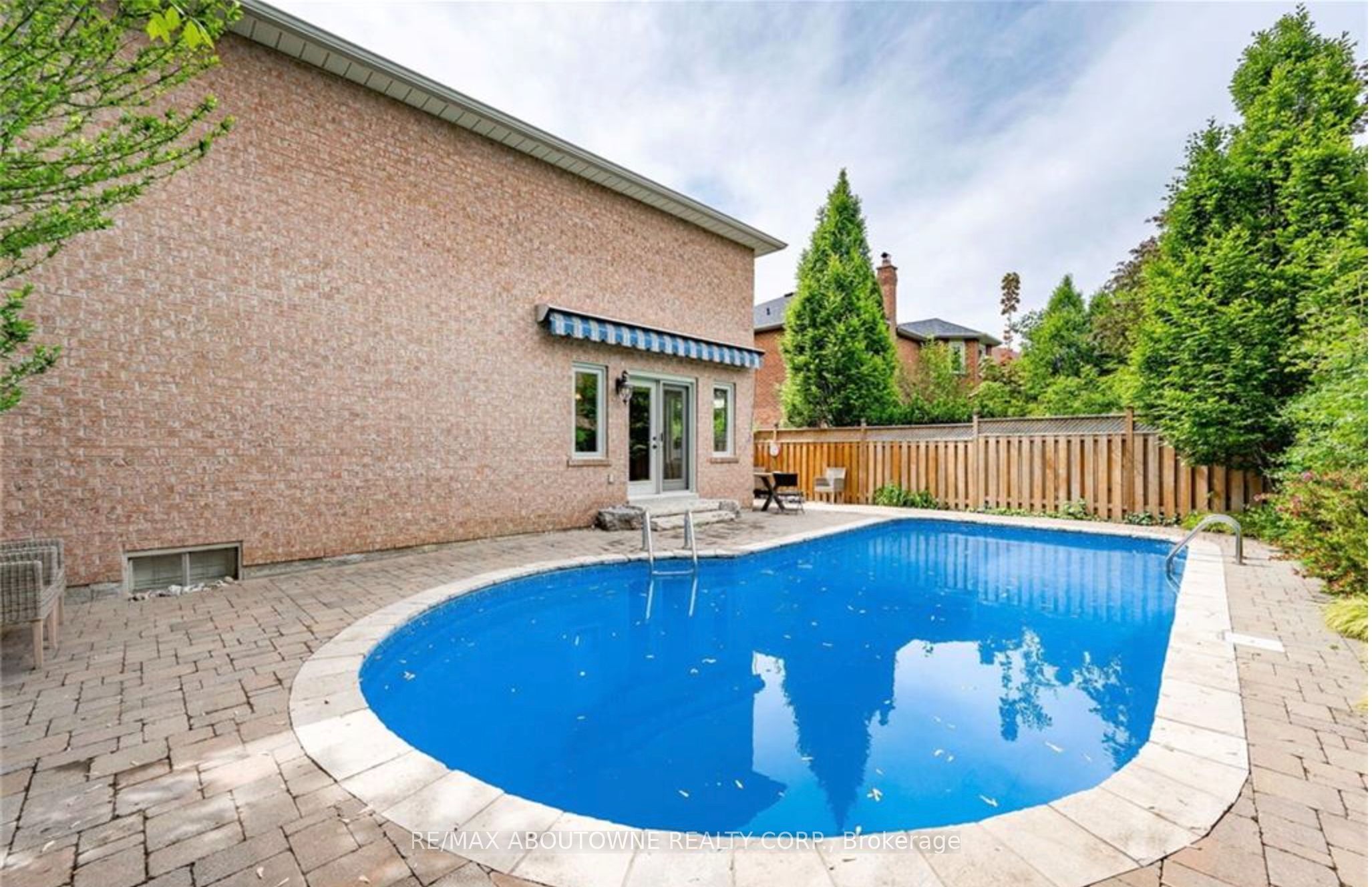 500 Blenheim Crescent, Oakville ‣ W13821154 500 Blenheim Crescent, Oakville ‣ W13821154