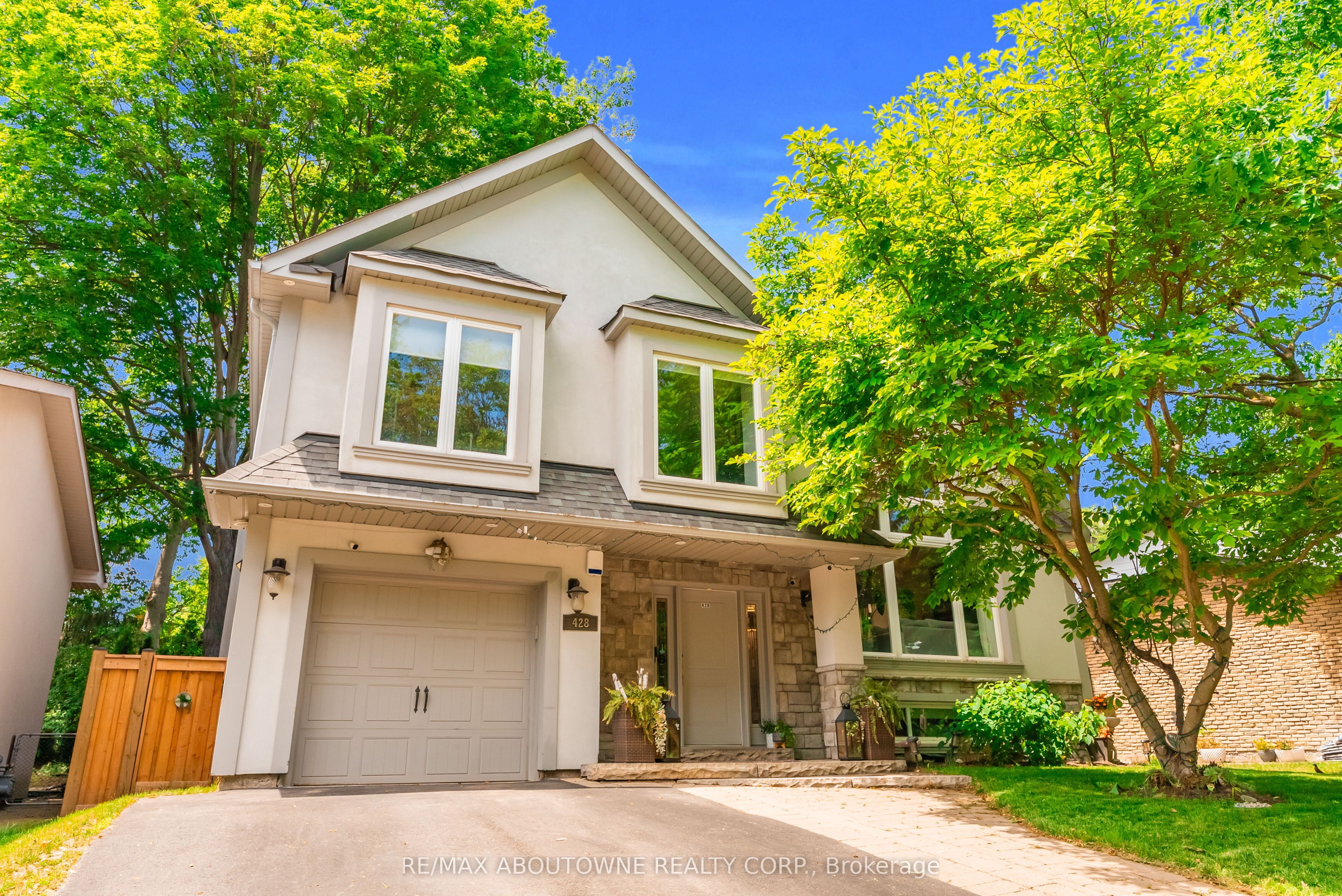 428 Brookmill Road, Oakville ‣ W13821214 428 Brookmill Road, Oakville ‣ W13821214