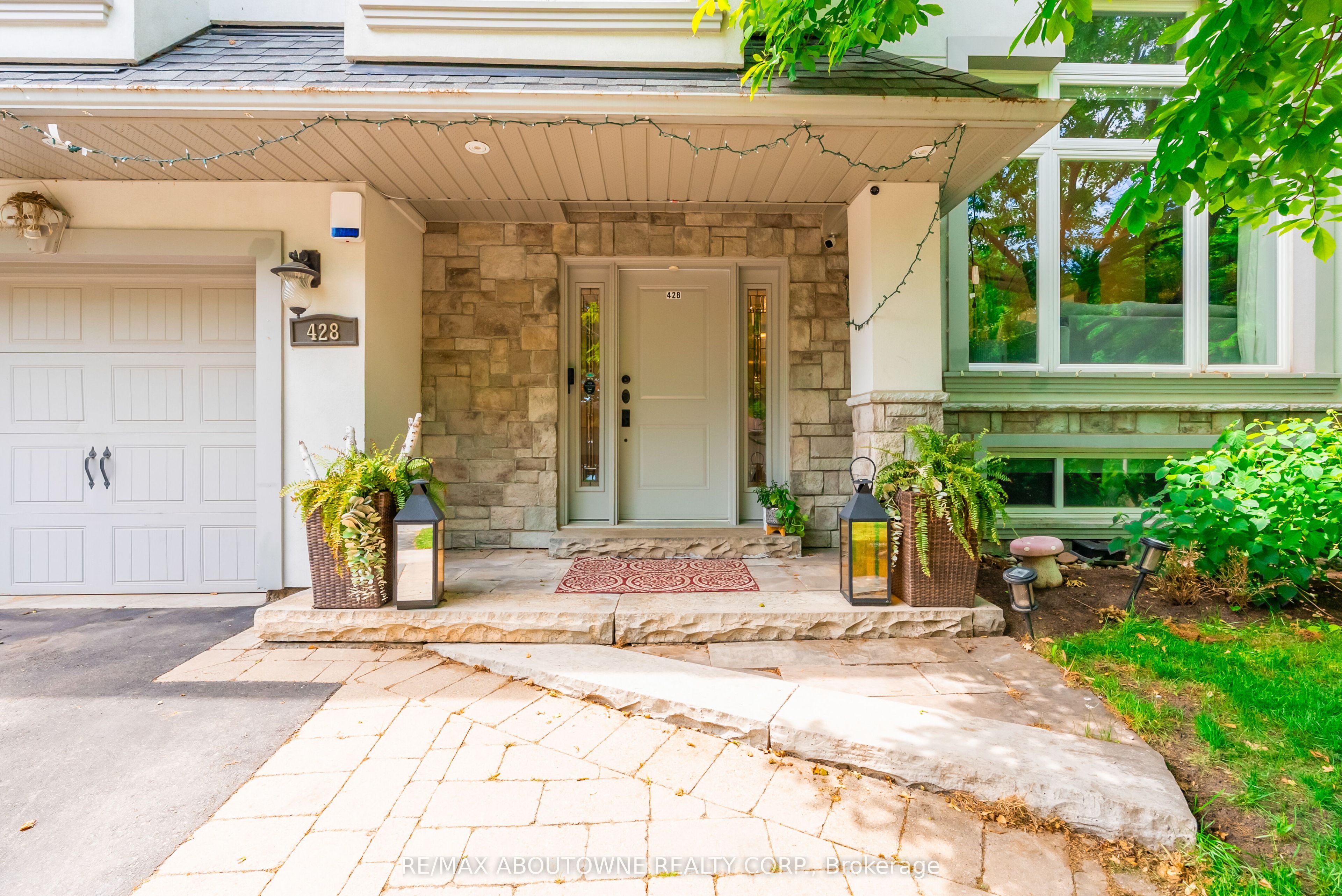 428 Brookmill Road, Oakville ‣ W13821214 428 Brookmill Road, Oakville ‣ W13821214