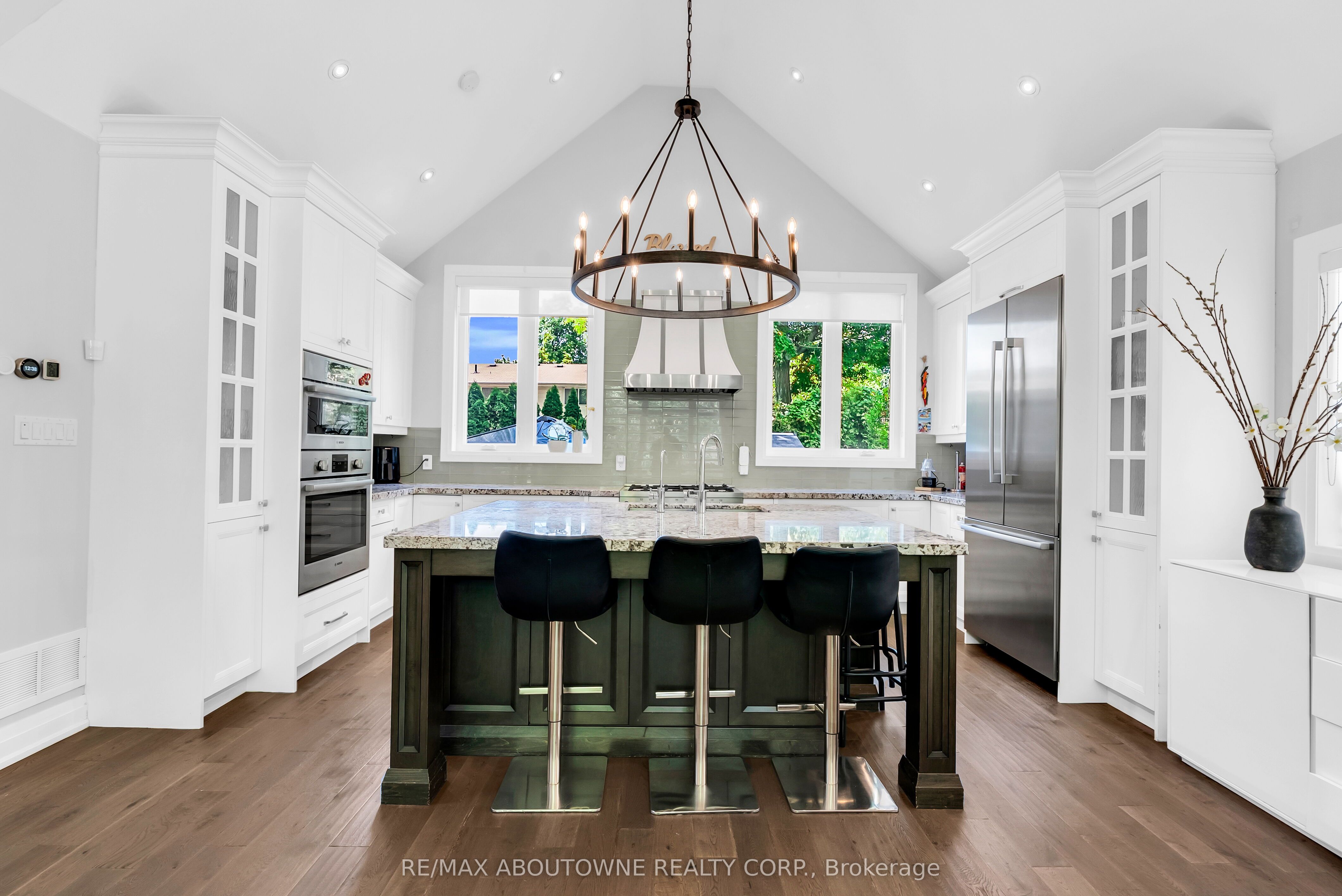 428 Brookmill Road, Oakville ‣ W13821214 428 Brookmill Road, Oakville ‣ W13821214