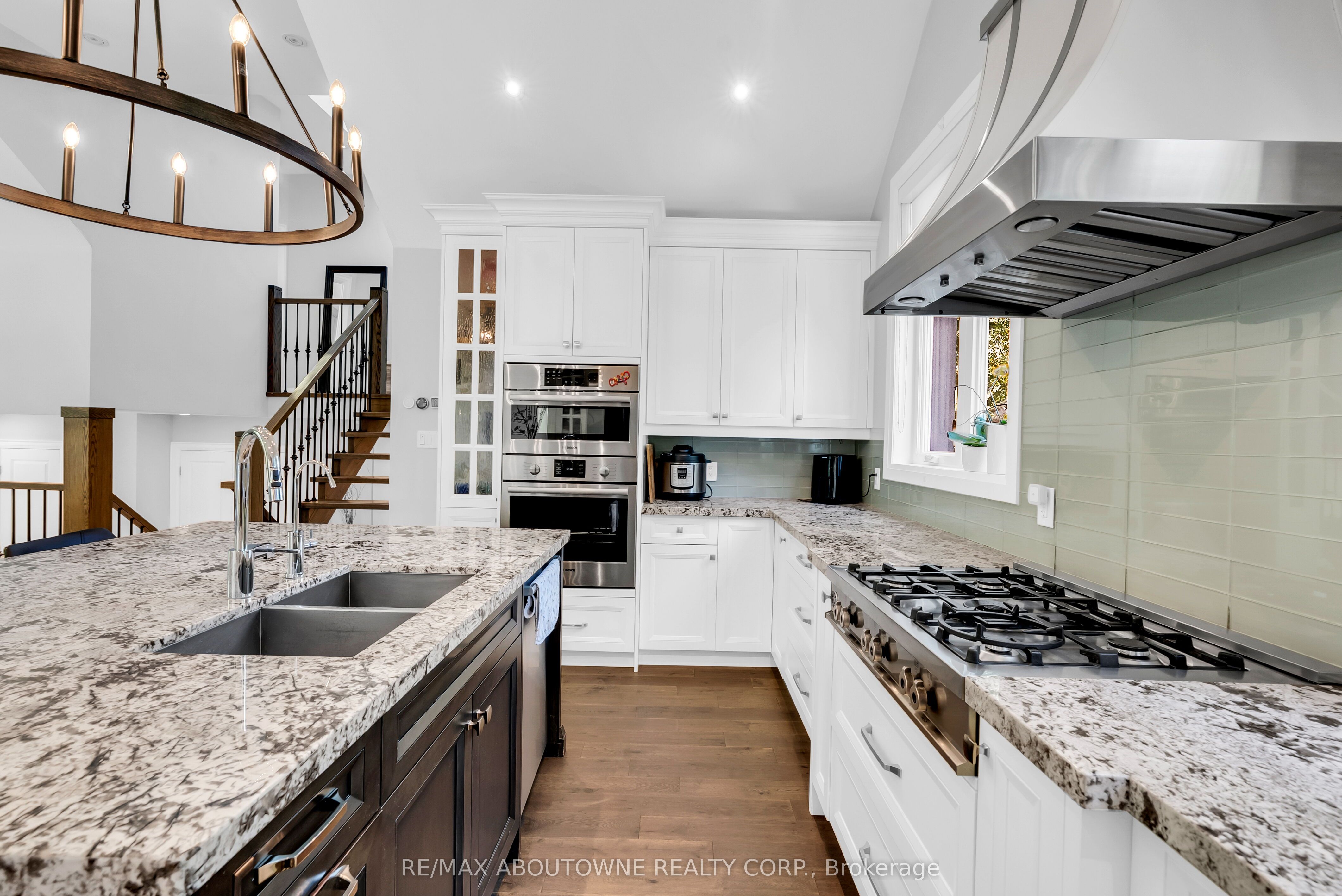 428 Brookmill Road, Oakville ‣ W13821214 428 Brookmill Road, Oakville ‣ W13821214
