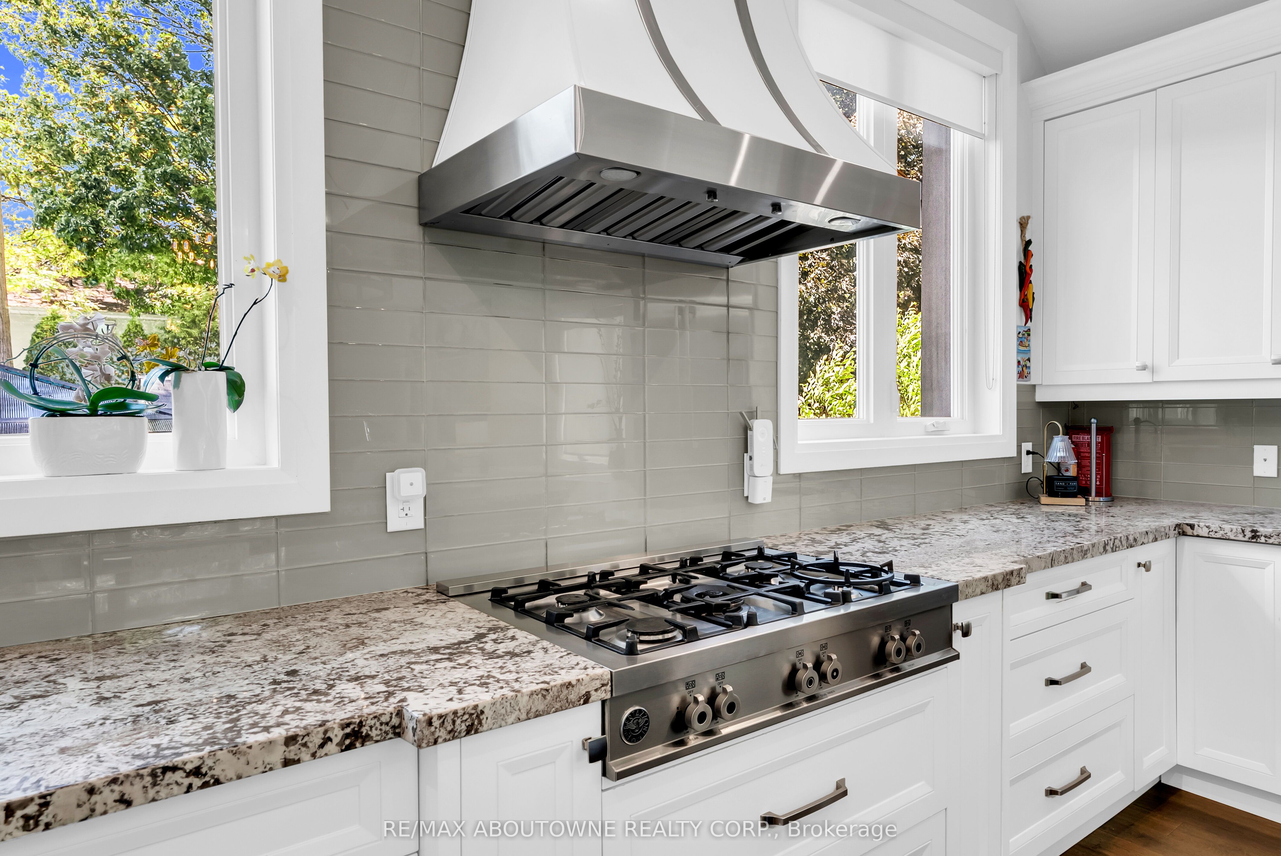 428 Brookmill Road, Oakville ‣ W13821214 428 Brookmill Road, Oakville ‣ W13821214