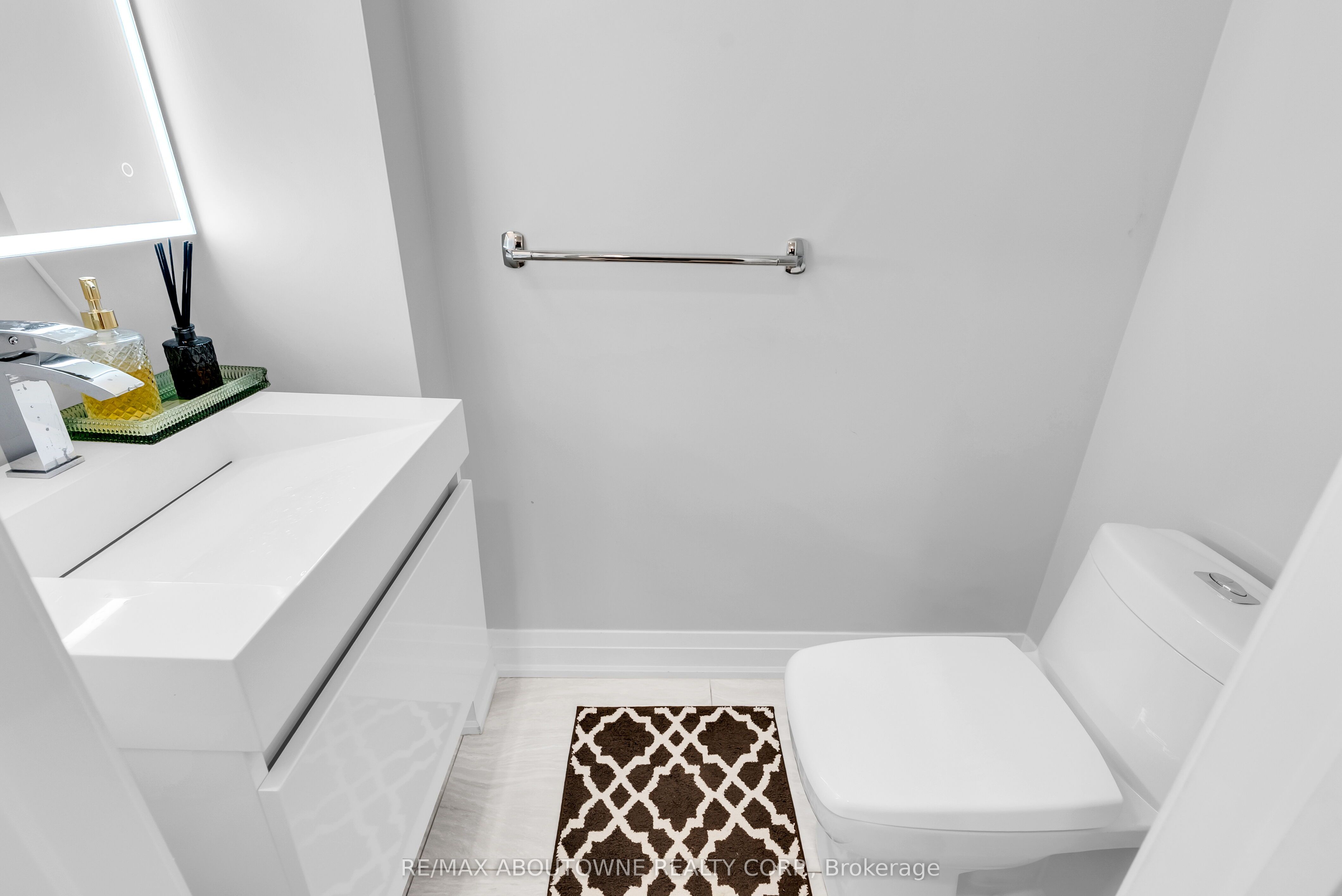 428 Brookmill Road, Oakville ‣ W13821214 428 Brookmill Road, Oakville ‣ W13821214