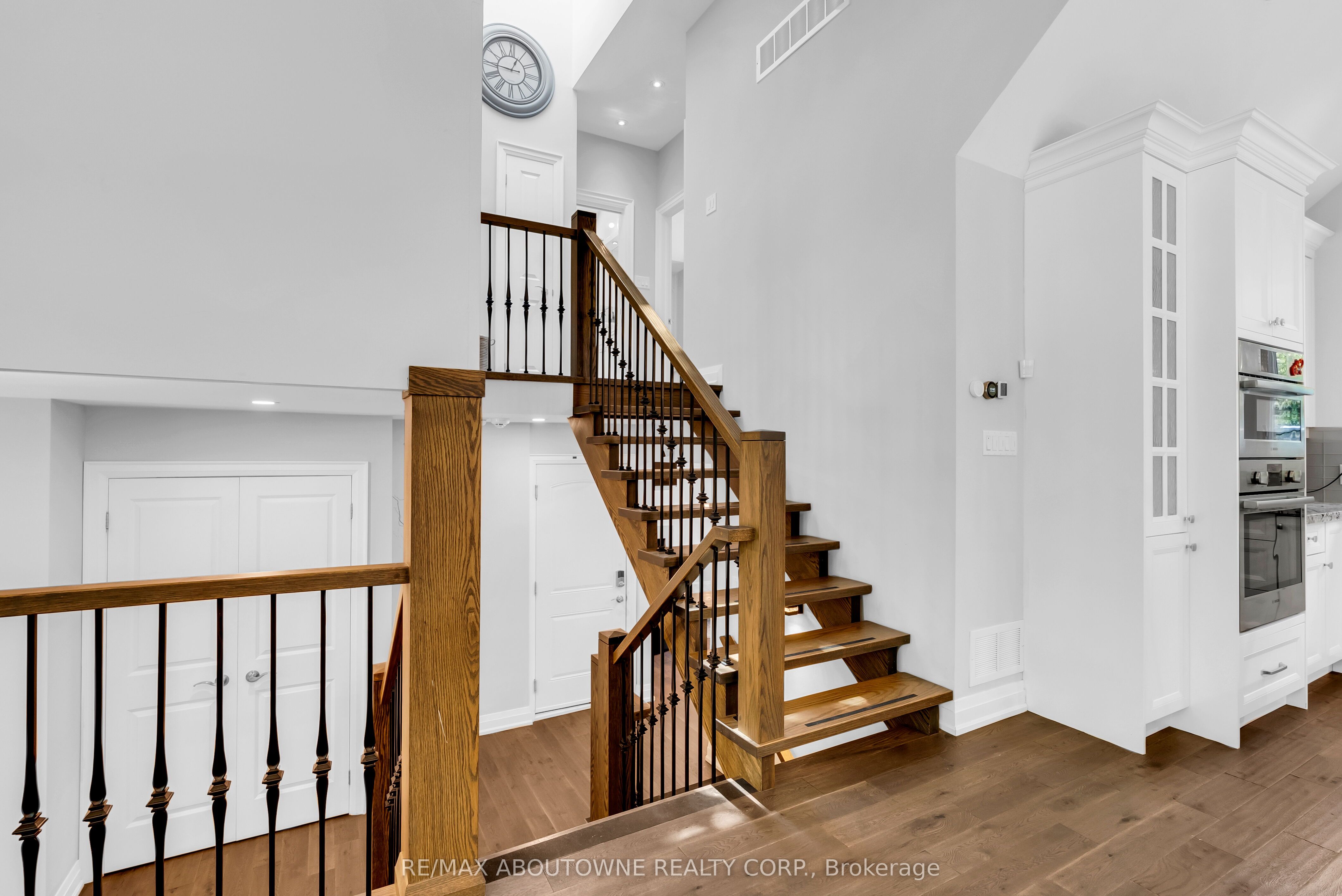 428 Brookmill Road, Oakville ‣ W13821214 428 Brookmill Road, Oakville ‣ W13821214