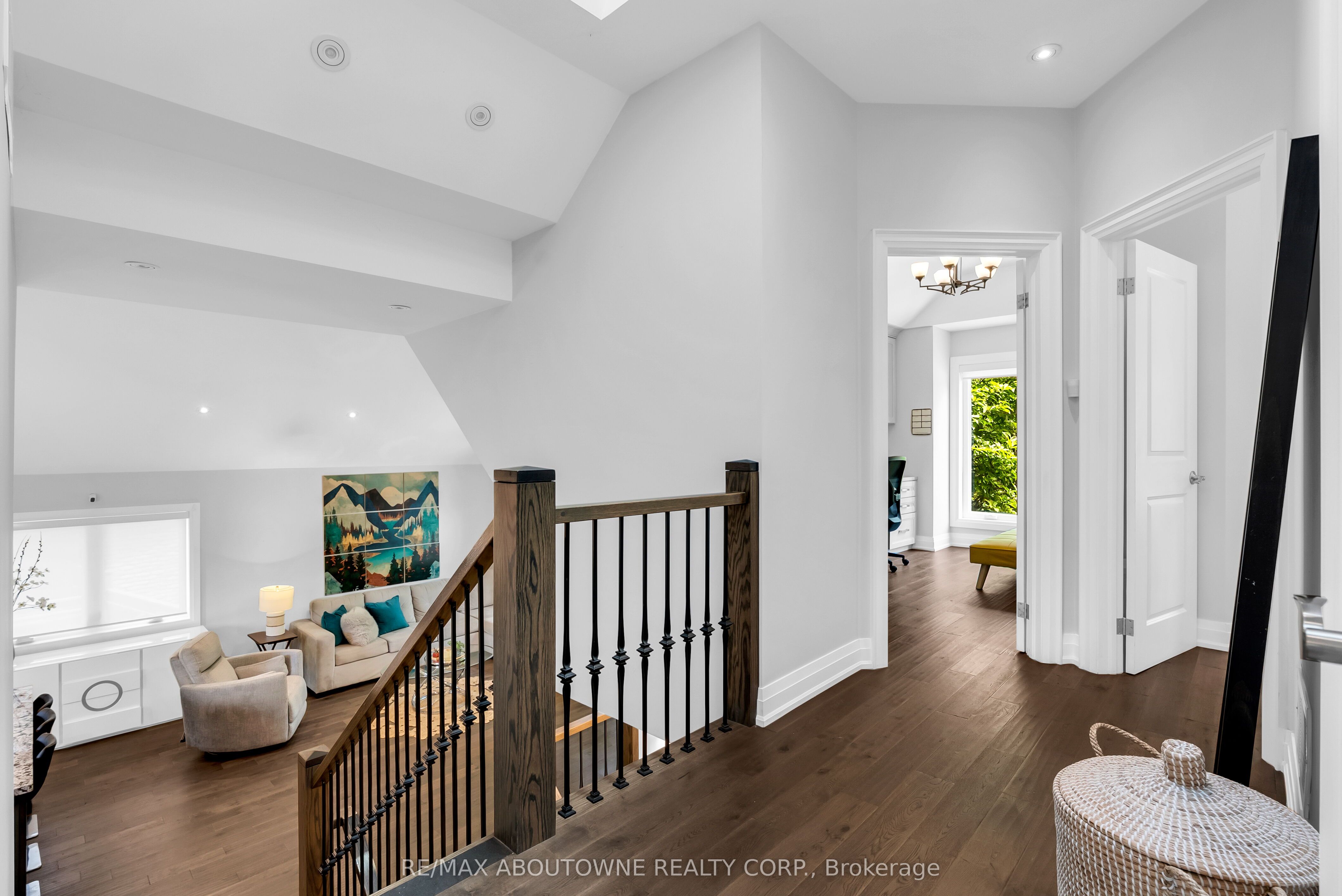428 Brookmill Road, Oakville ‣ W13821214 428 Brookmill Road, Oakville ‣ W13821214