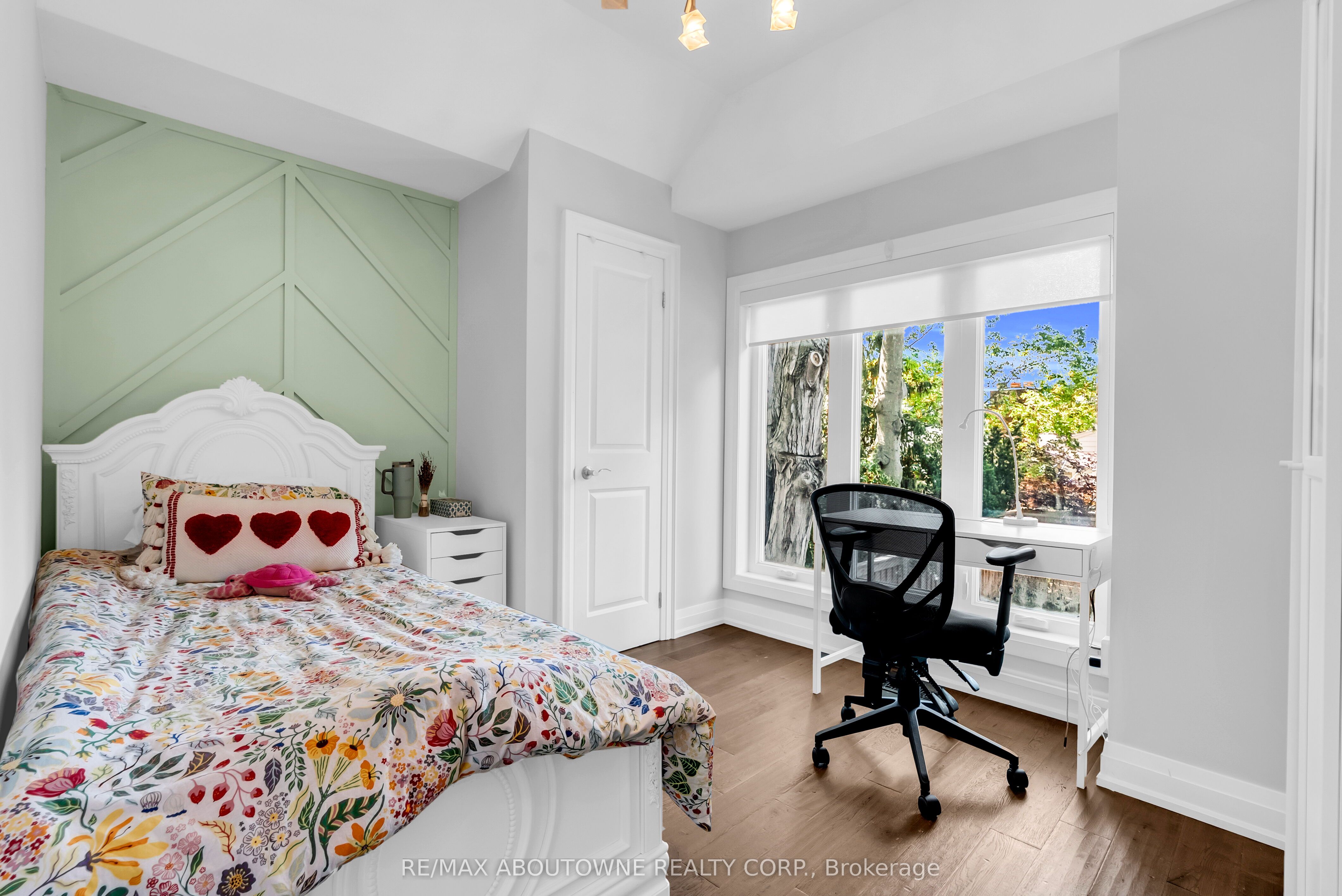 428 Brookmill Road, Oakville ‣ W13821214 428 Brookmill Road, Oakville ‣ W13821214