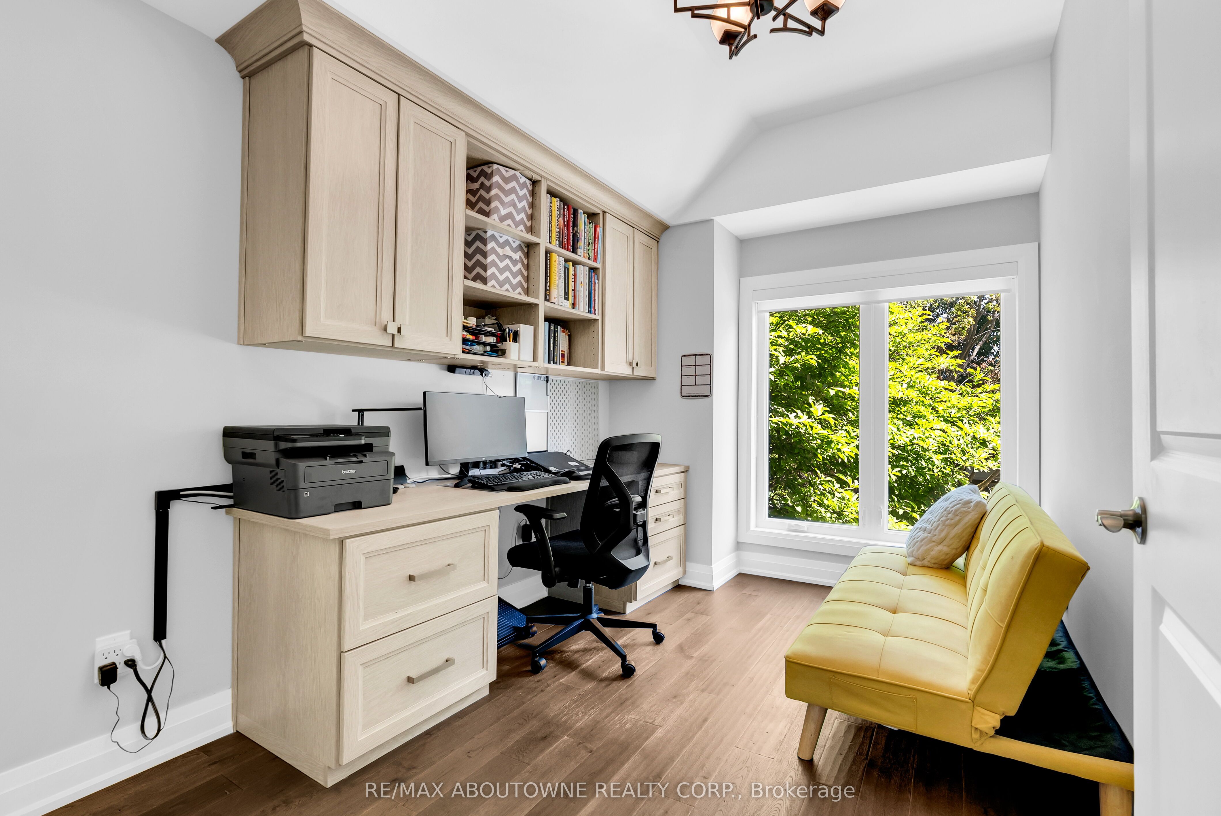 428 Brookmill Road, Oakville ‣ W13821214 428 Brookmill Road, Oakville ‣ W13821214
