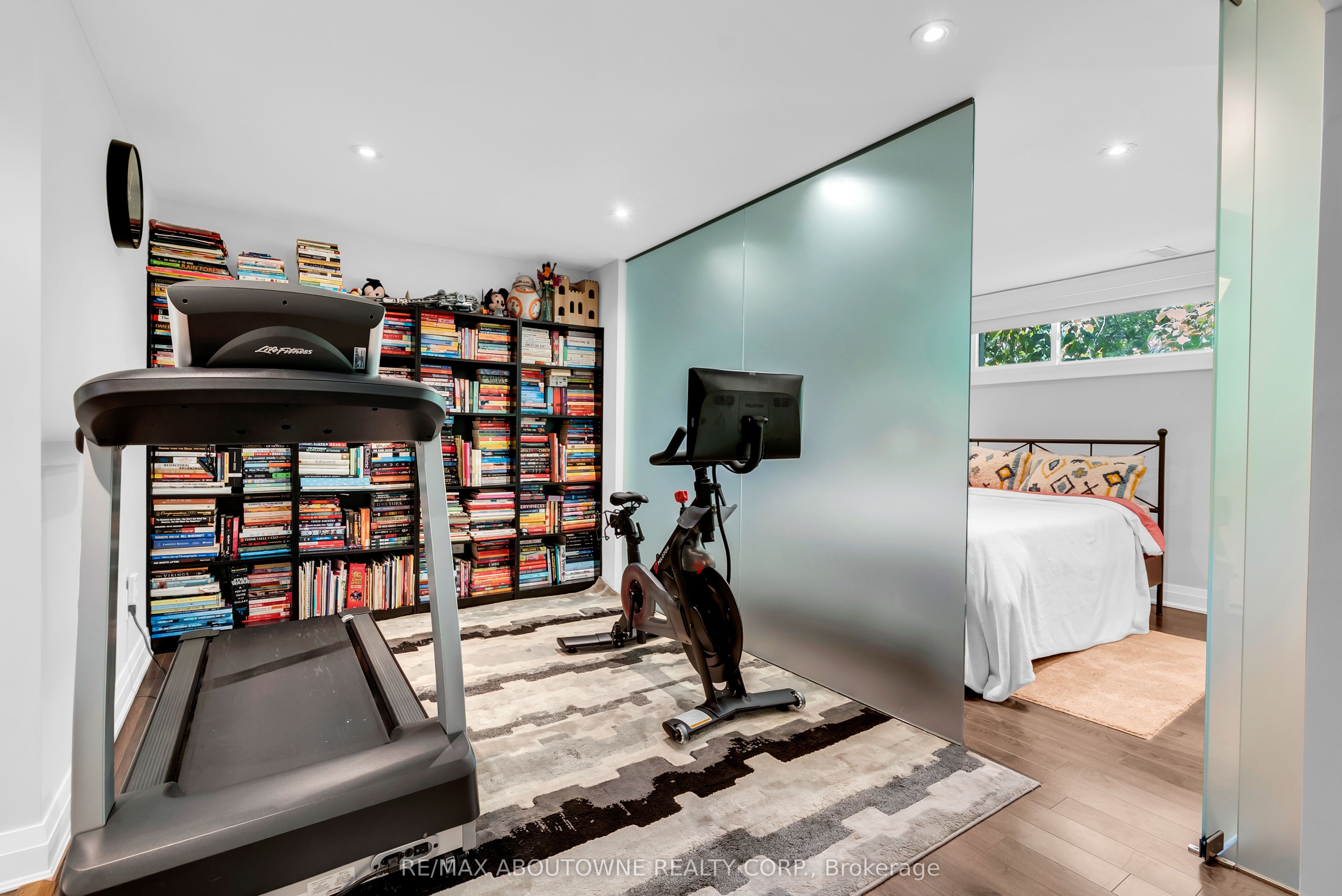 428 Brookmill Road, Oakville ‣ W13821214 428 Brookmill Road, Oakville ‣ W13821214