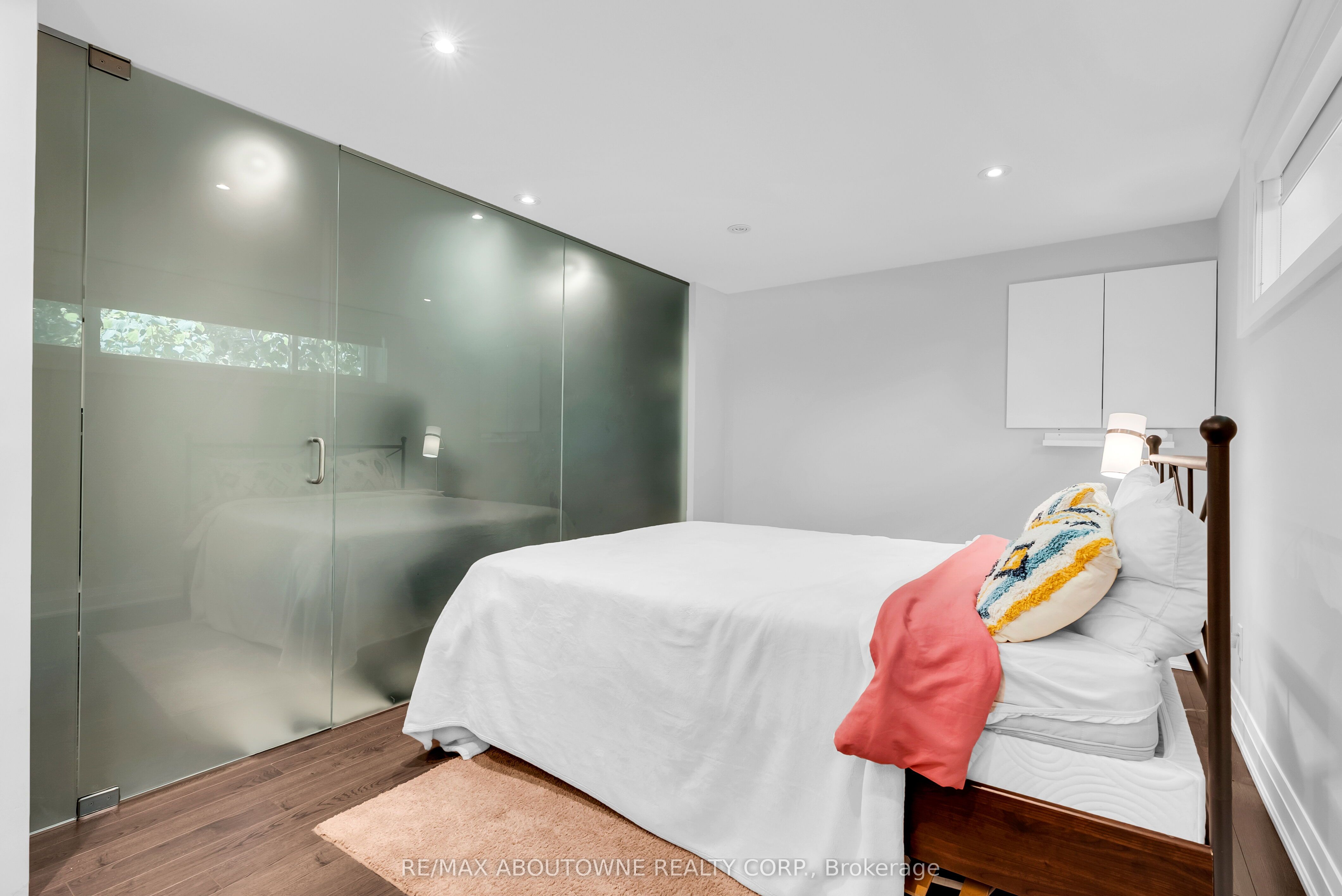 428 Brookmill Road, Oakville ‣ W13821214 428 Brookmill Road, Oakville ‣ W13821214