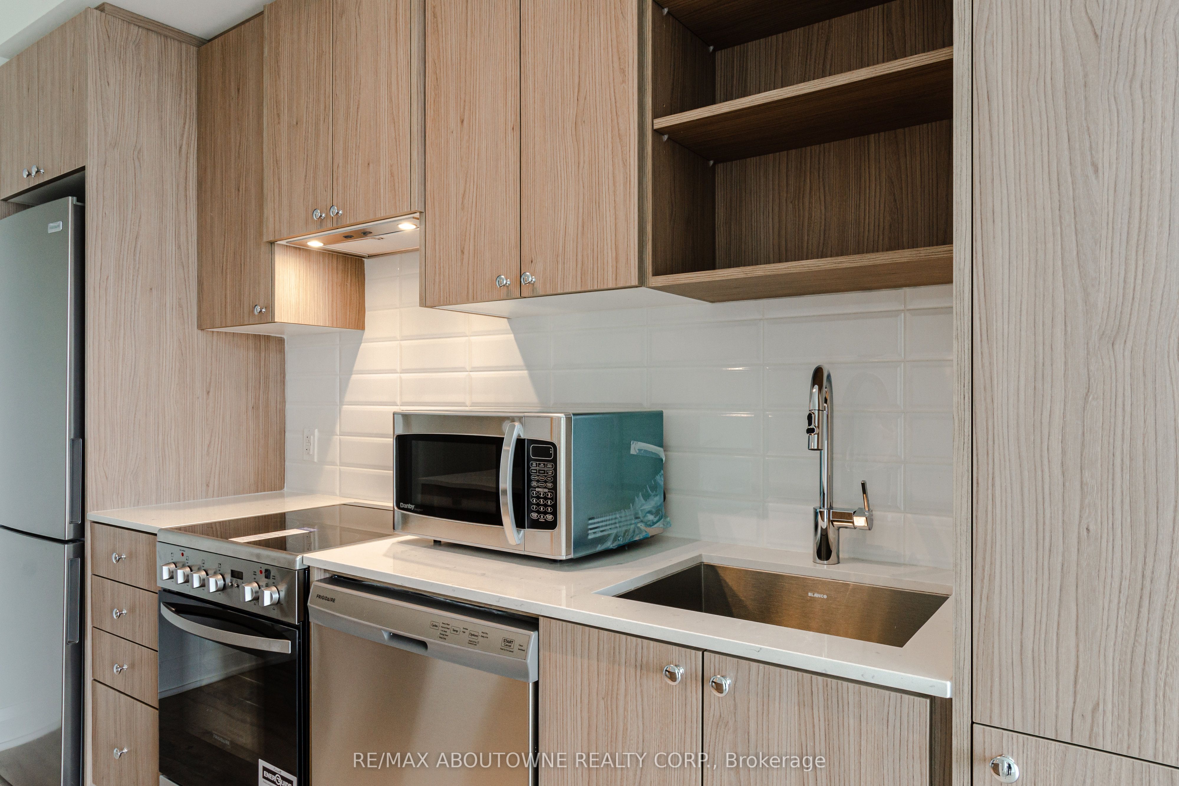 14 – 50 George Butchart Drive, Toronto W05 ‣ W13825404 14 – 50 George Butchart Drive, Toronto W05 ‣ W13825404