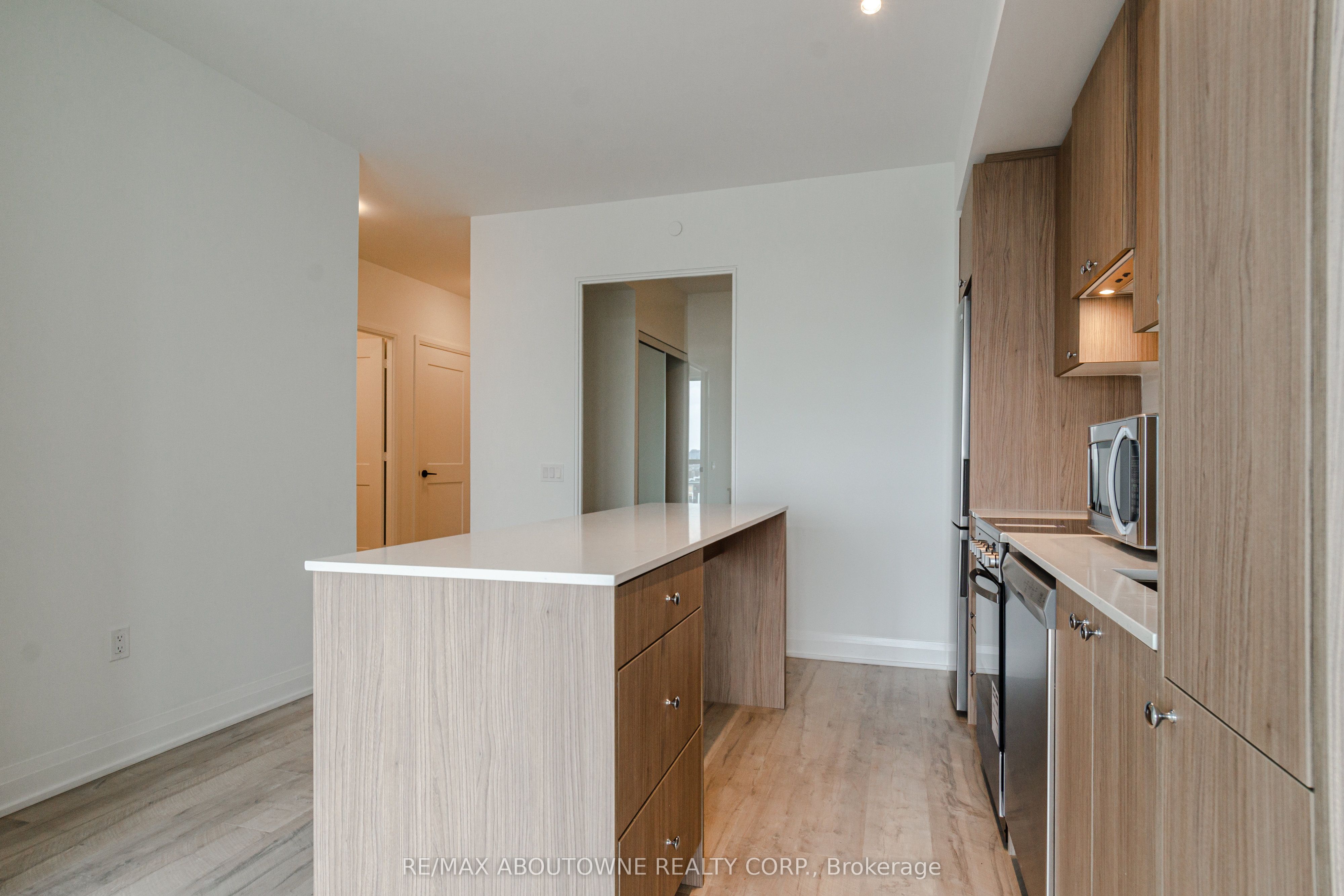 14 – 50 George Butchart Drive, Toronto W05 ‣ W13825404 14 – 50 George Butchart Drive, Toronto W05 ‣ W13825404