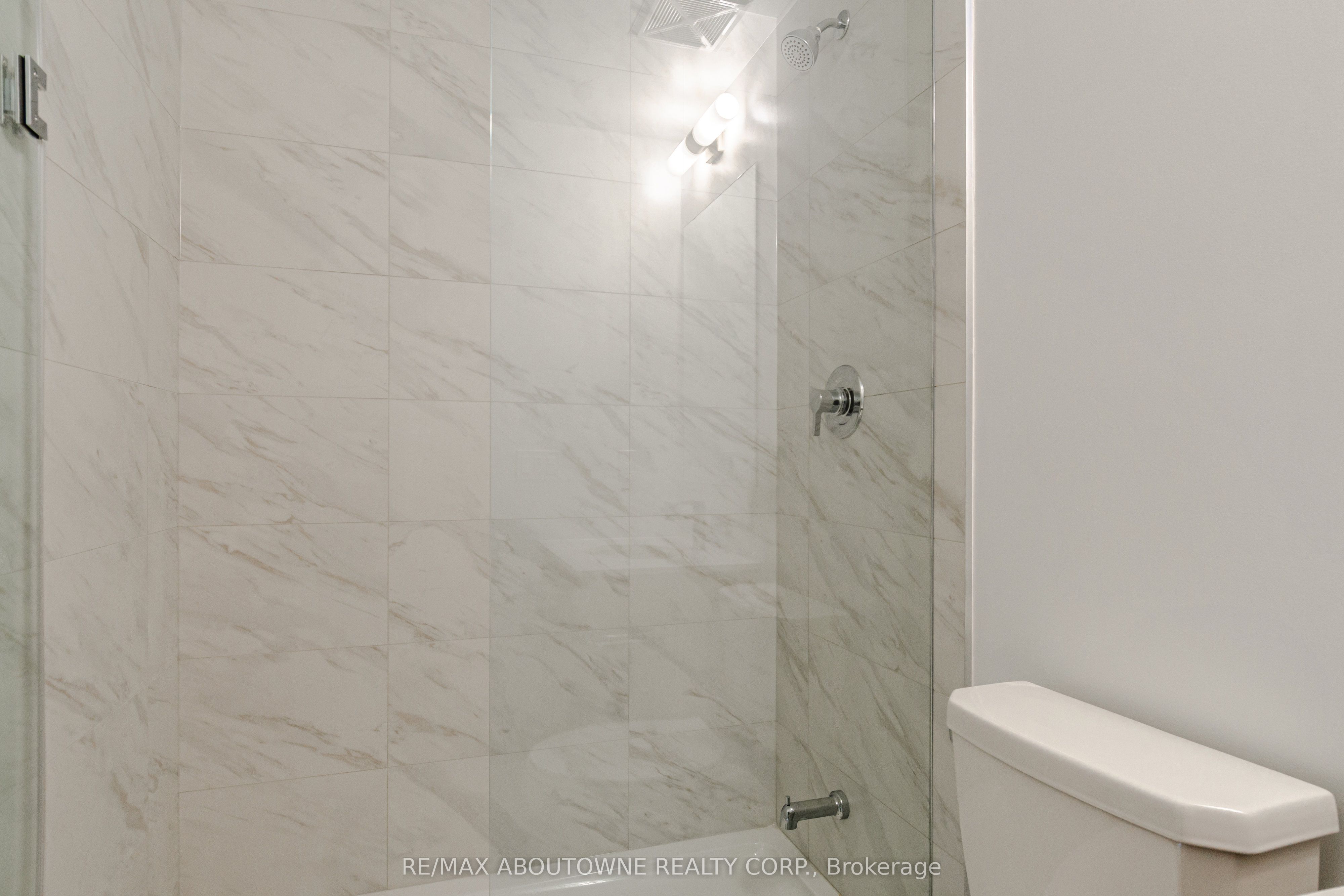14 – 50 George Butchart Drive, Toronto W05 ‣ W13825404 14 – 50 George Butchart Drive, Toronto W05 ‣ W13825404