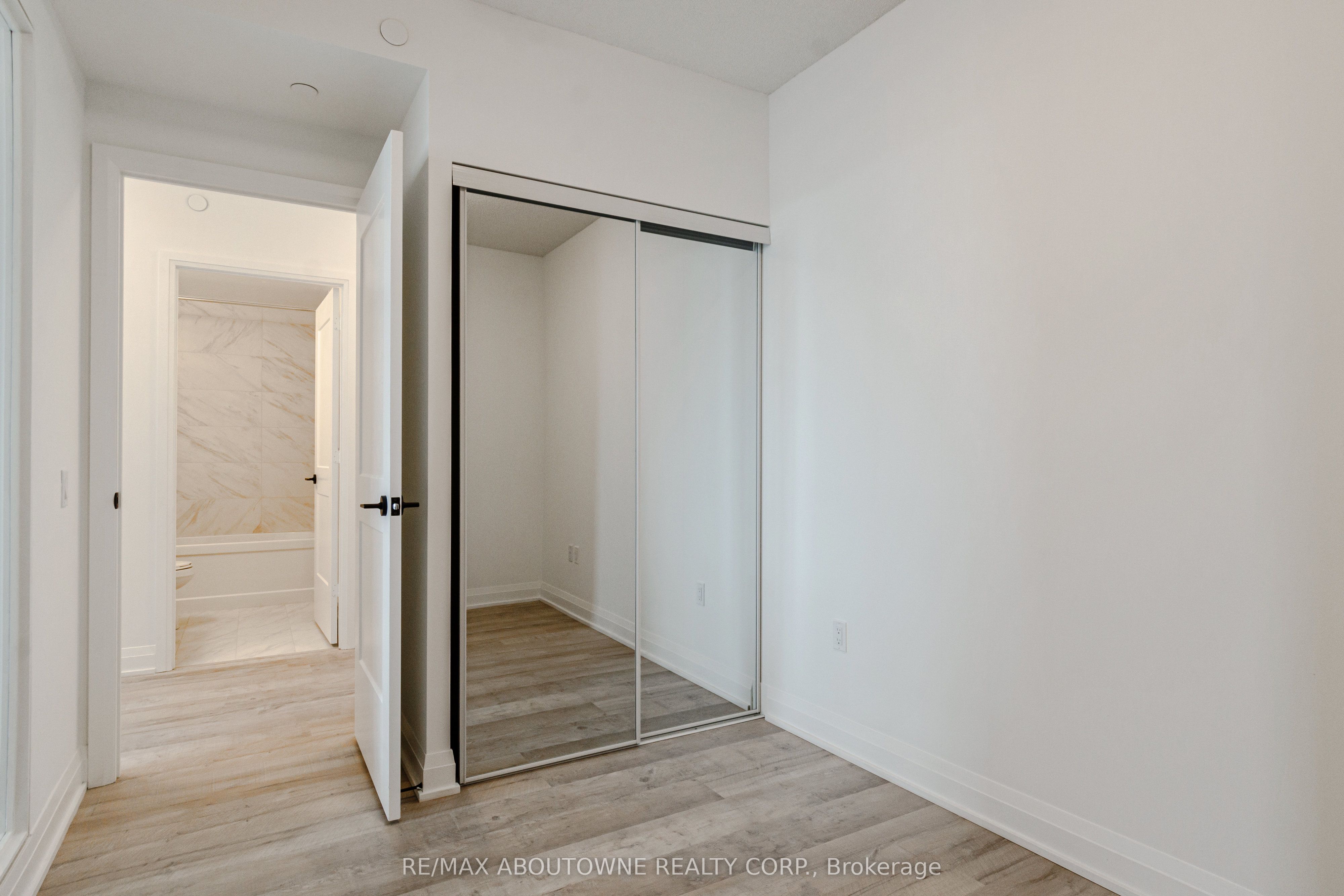 14 – 50 George Butchart Drive, Toronto W05 ‣ W13825404 14 – 50 George Butchart Drive, Toronto W05 ‣ W13825404
