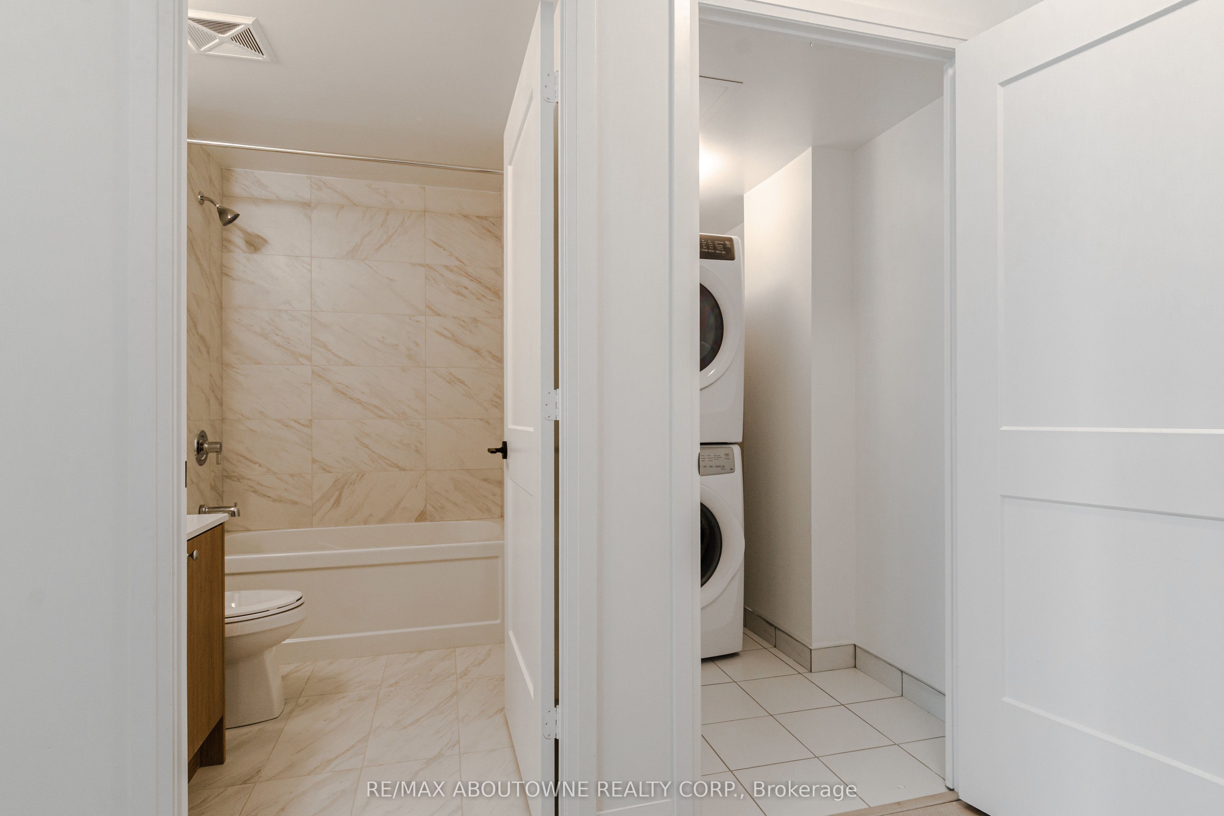 14 – 50 George Butchart Drive, Toronto W05 ‣ W13825404 14 – 50 George Butchart Drive, Toronto W05 ‣ W13825404