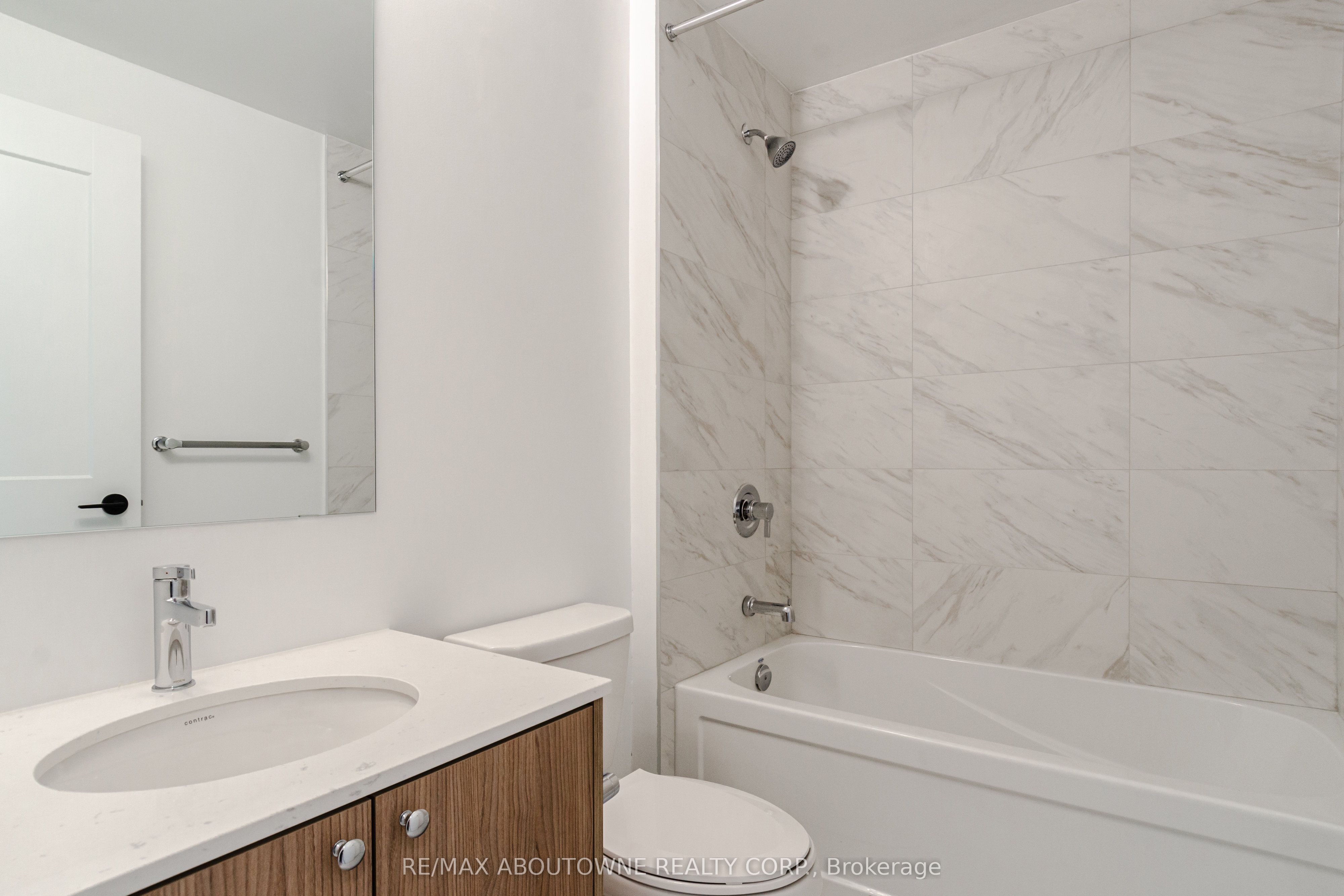 14 – 50 George Butchart Drive, Toronto W05 ‣ W13825404 14 – 50 George Butchart Drive, Toronto W05 ‣ W13825404