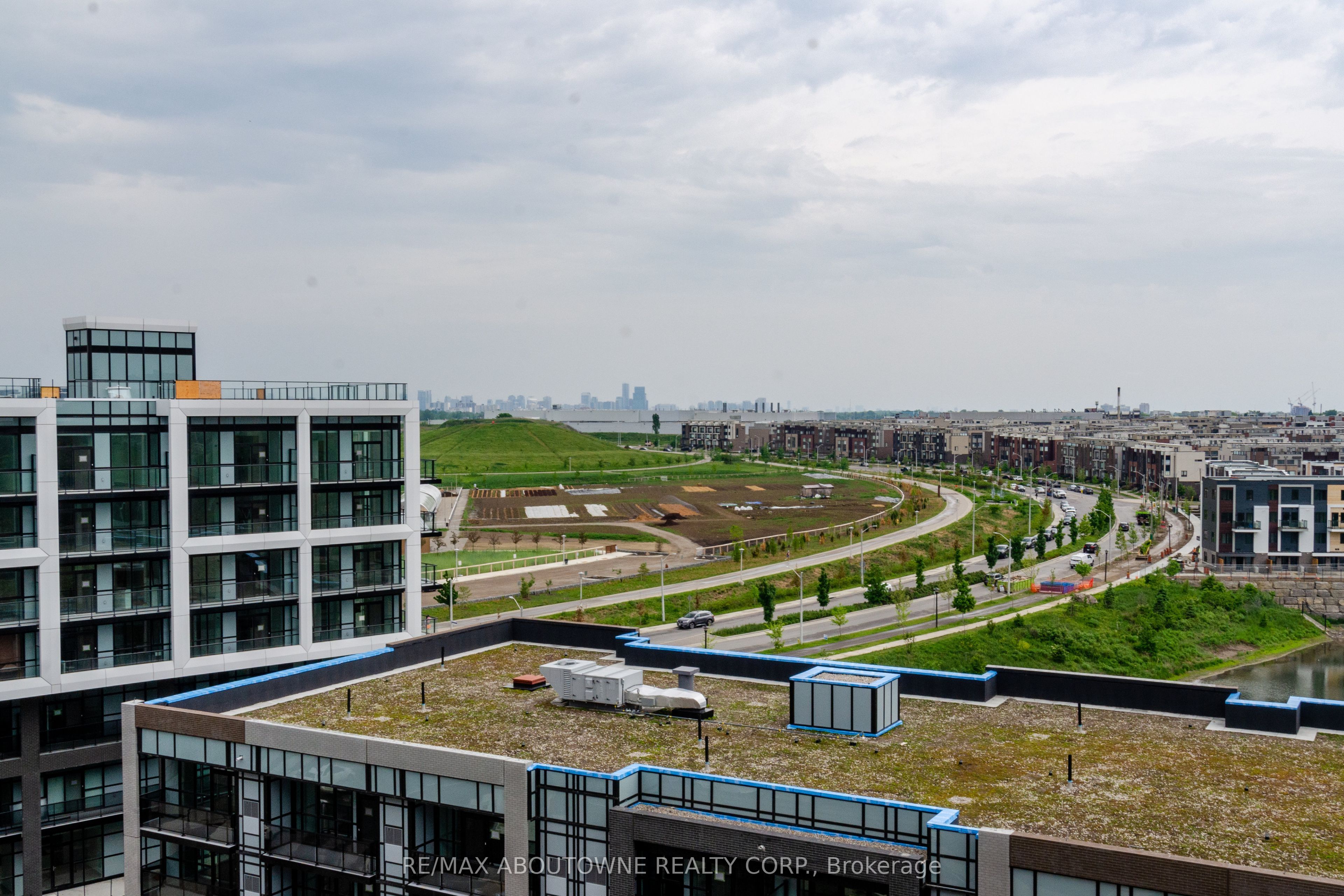 14 – 50 George Butchart Drive, Toronto W05 ‣ W13825404 14 – 50 George Butchart Drive, Toronto W05 ‣ W13825404