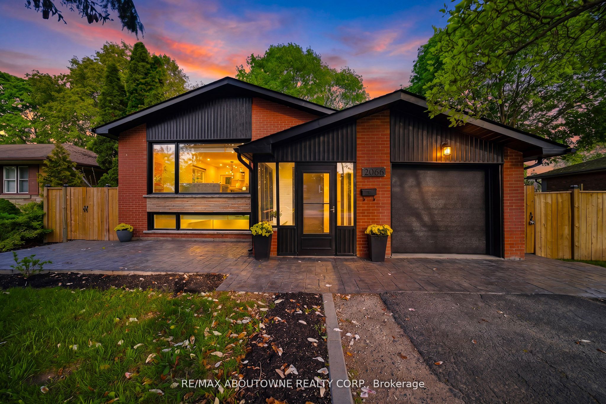 2066 Rebecca Street, Oakville
